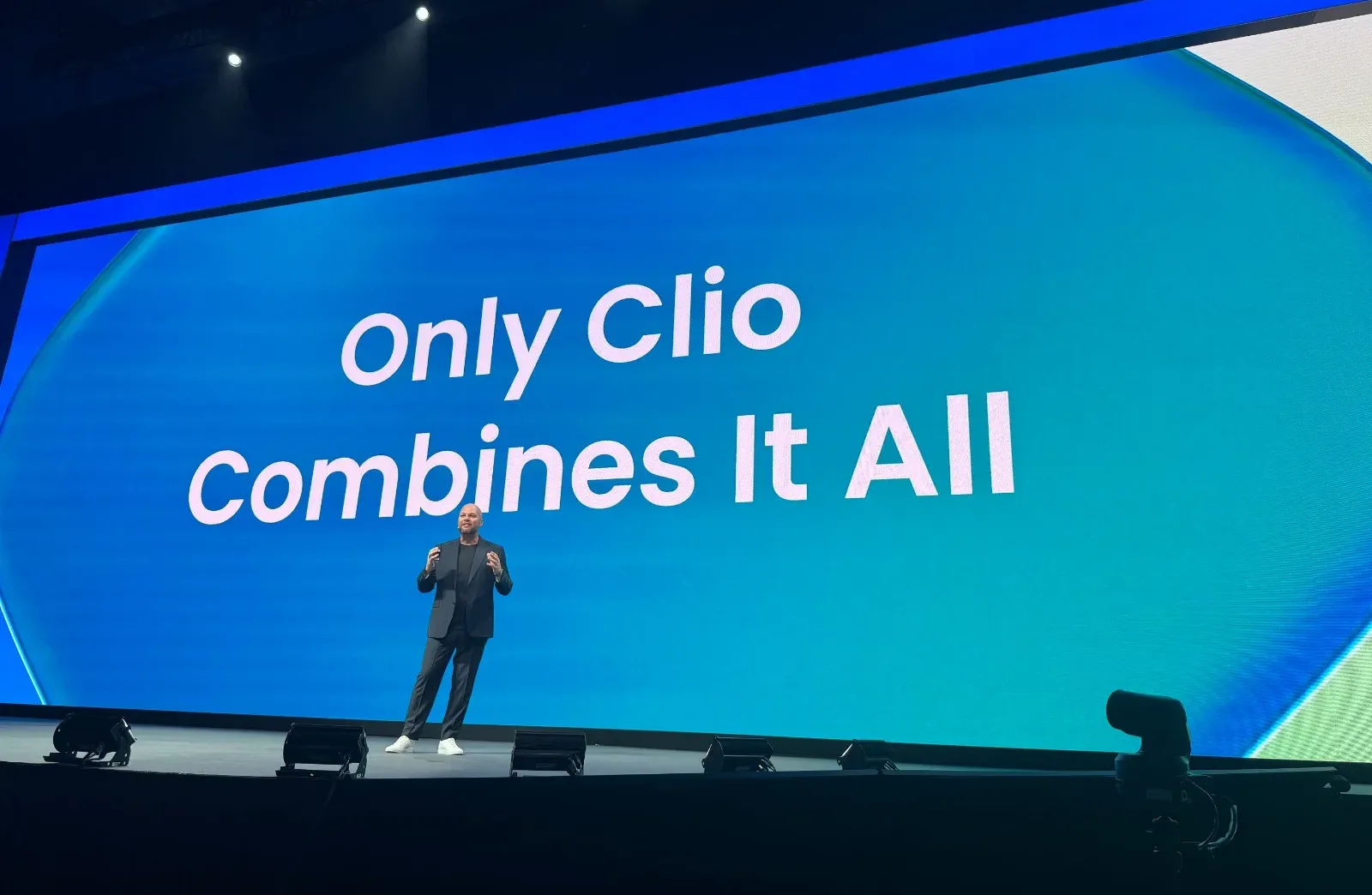 Clio (Acquired Precedent) Scales Insurance Claims Operations with Talkdesk, Workflow Automation in Under 30 Days