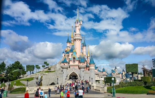 How to get to Disneyland Paris theme parks from Sequoia Lodge