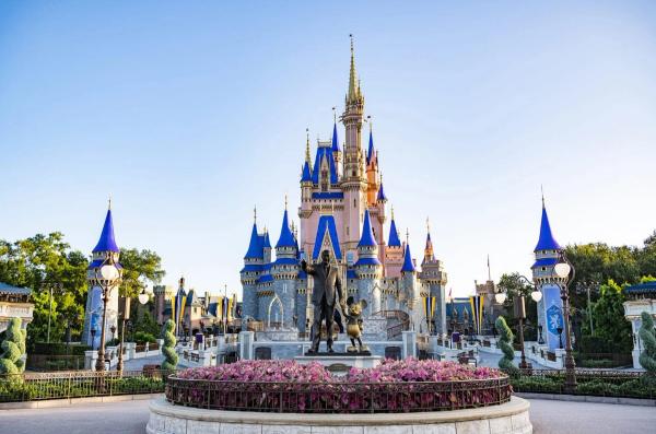 Free Dining and Drinks at Walt Disney World Resort in 2027
