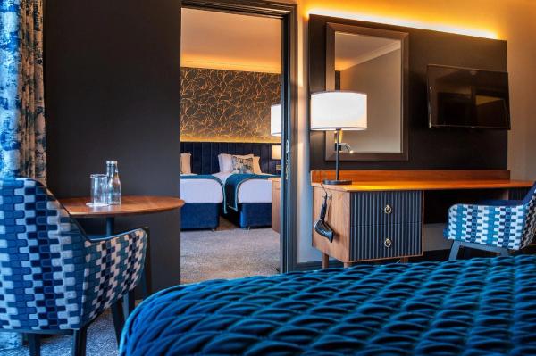 Riverside Park Hotel has many rooms with a view