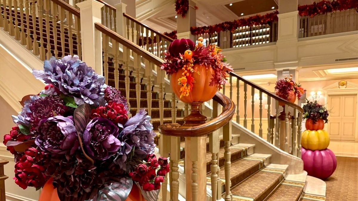 Disneyland Hotel in Paris sees classy Autumnal theming for Halloween season