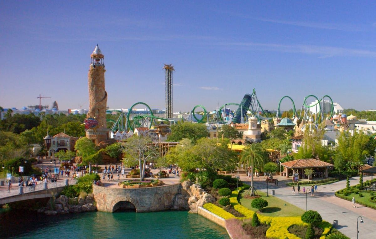 It's easy getting from Endless Summer Resort Dockside to the Universal Theme Parks