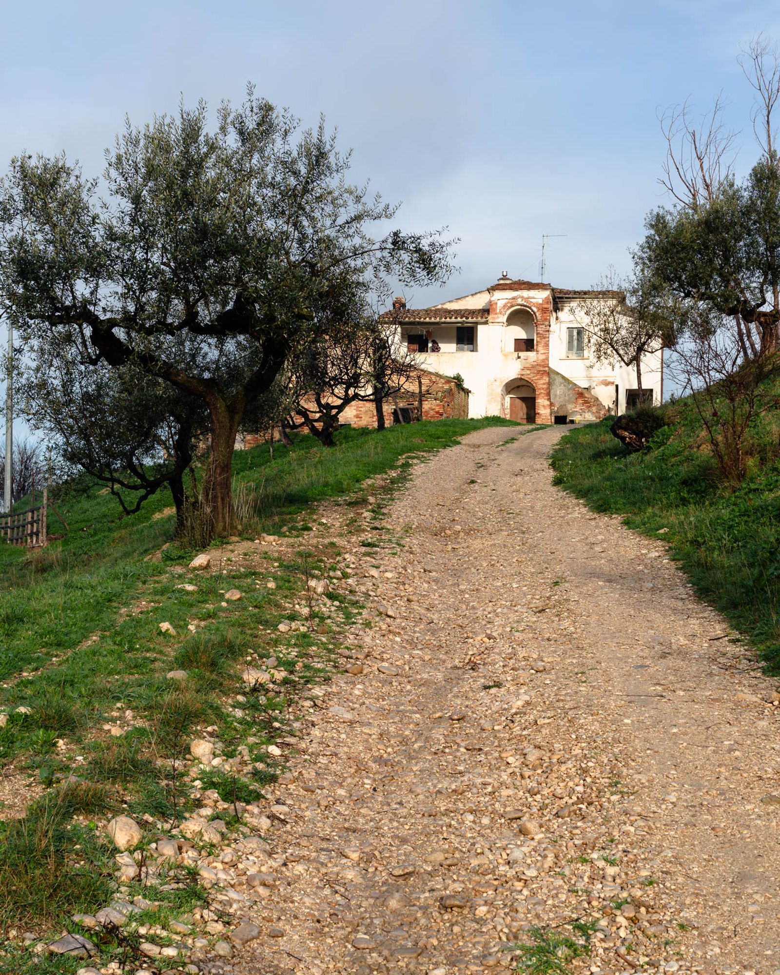 The path leading up to the casolare