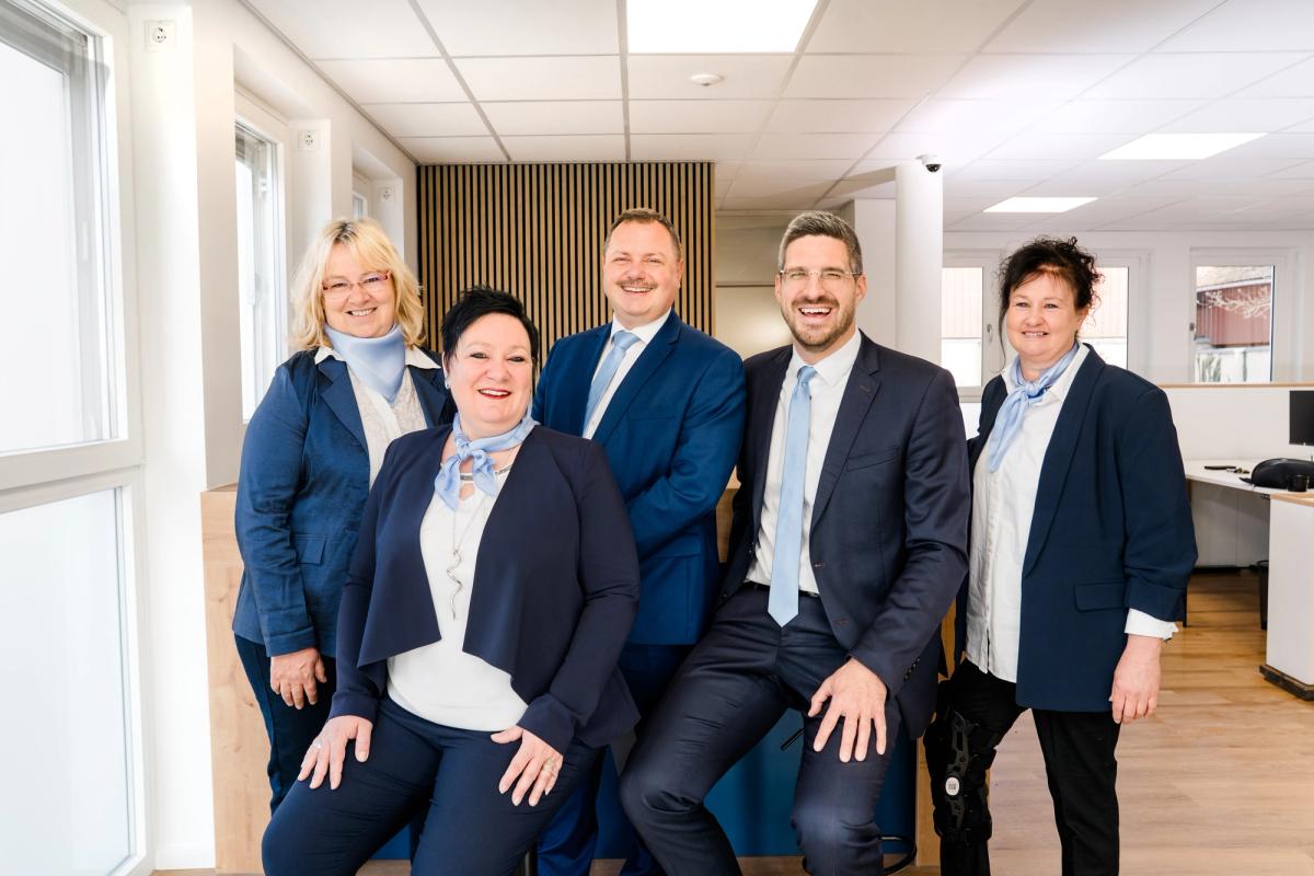 Business & Marke 10