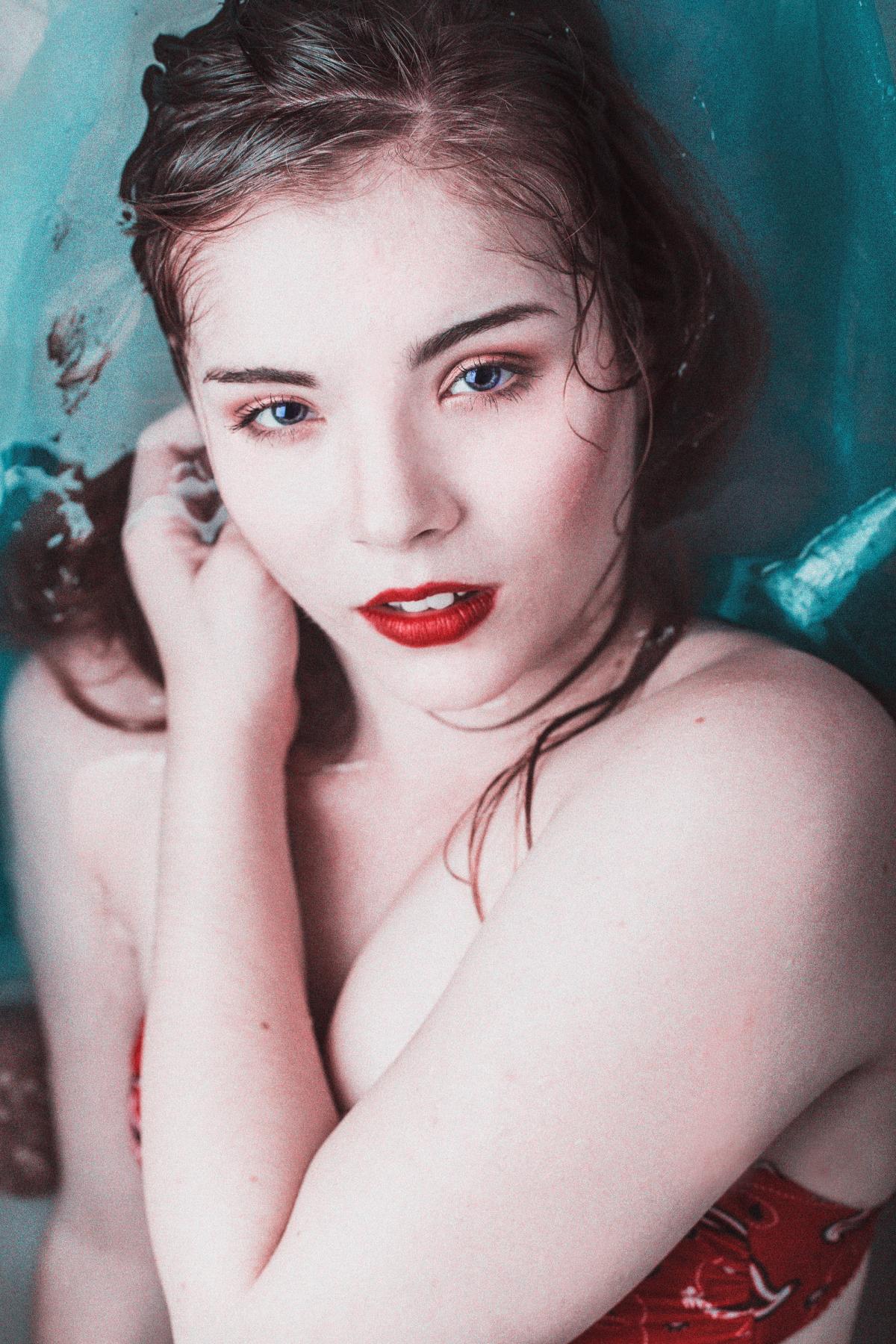 Editorial & People 27