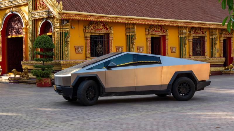 arriving at the temple in a swasticar?  :/