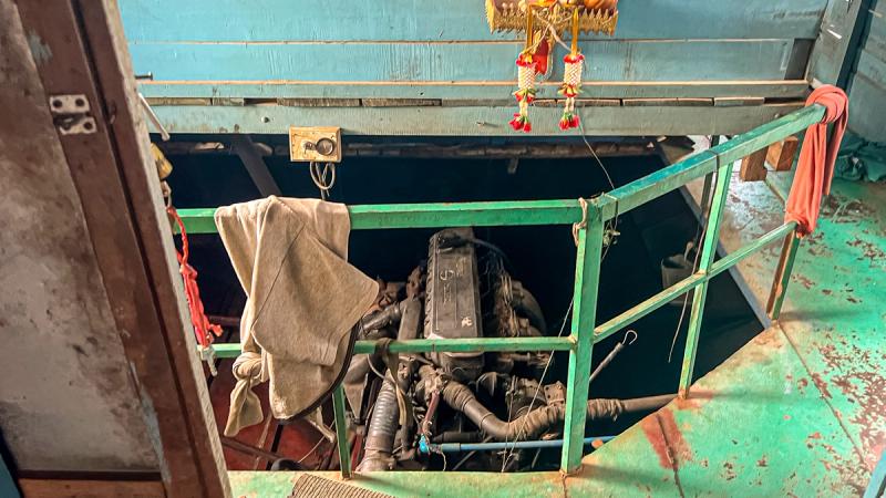 Japanese Hino 6-cylinder truck engine, hammering away all day