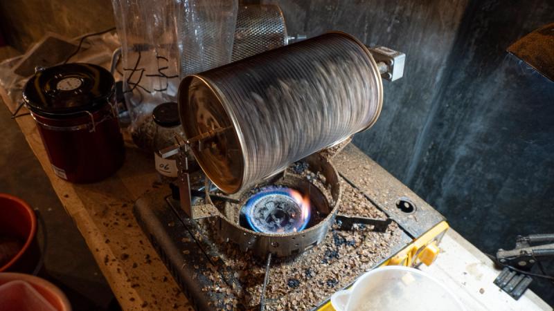 Fascinating camping stove coffee roasting setup