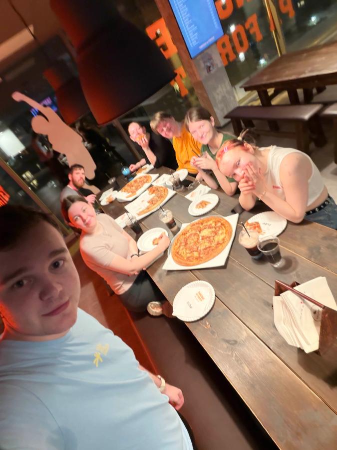 MHU Sotra spiser middag