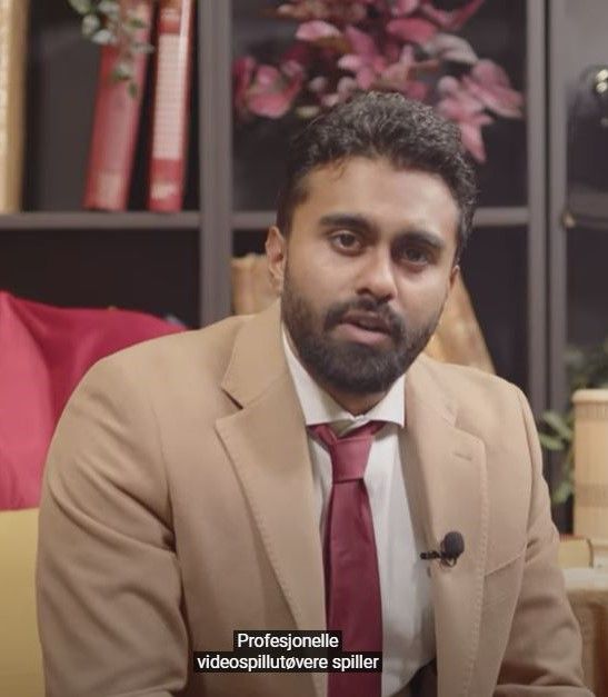 Programleder Aagaash i programmet Gamingkontroll