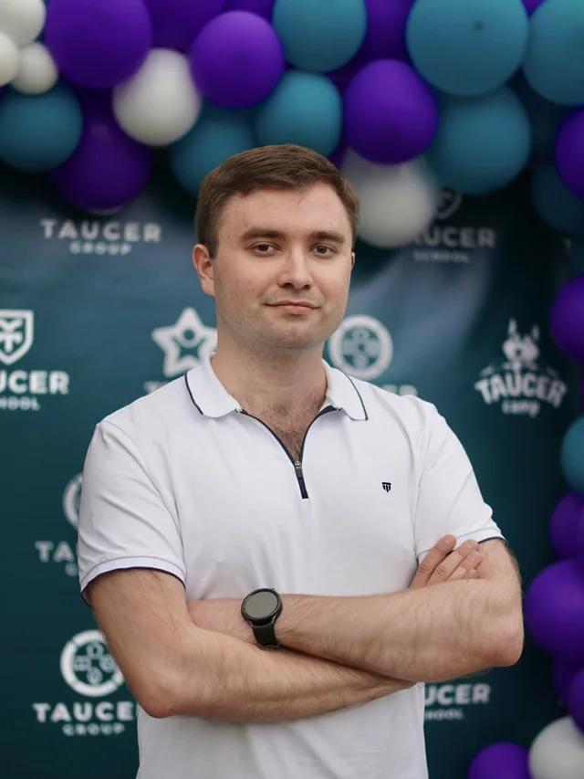 Максим Бурмістров — вчитель англійської та німецької мов школи TAUCER