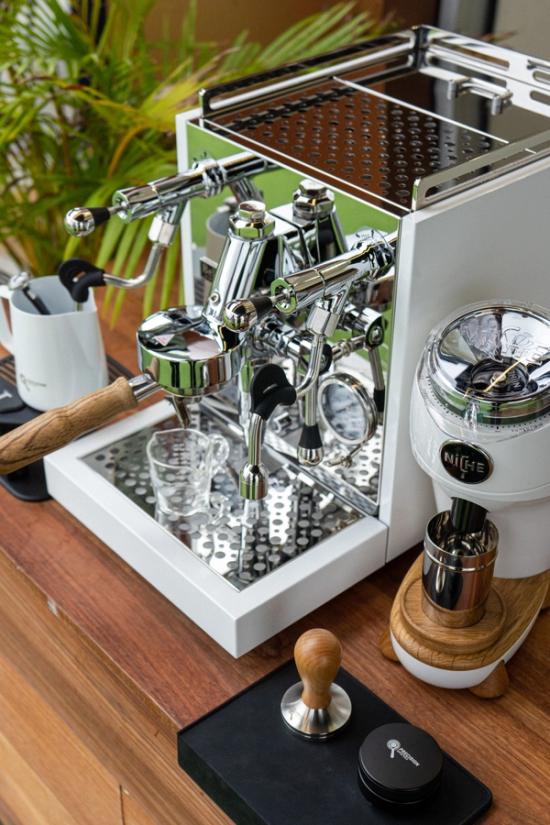 Semi-automatic home espresso machine