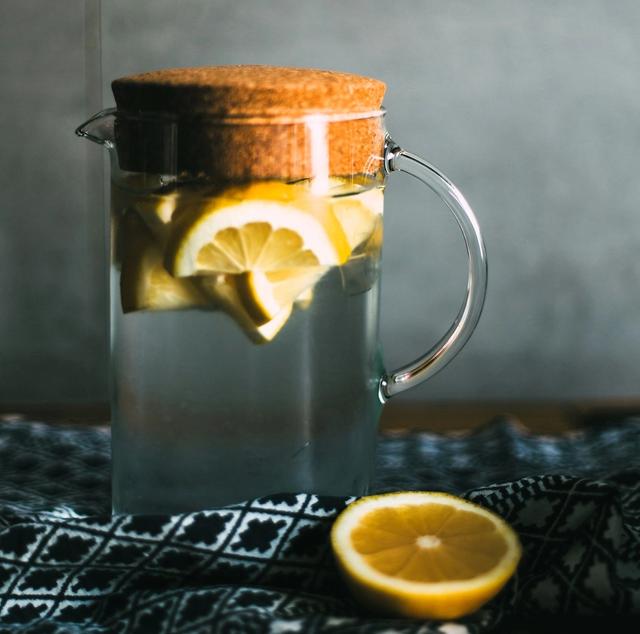 Infusing Water with Lemons in a Glass French Press Carafe