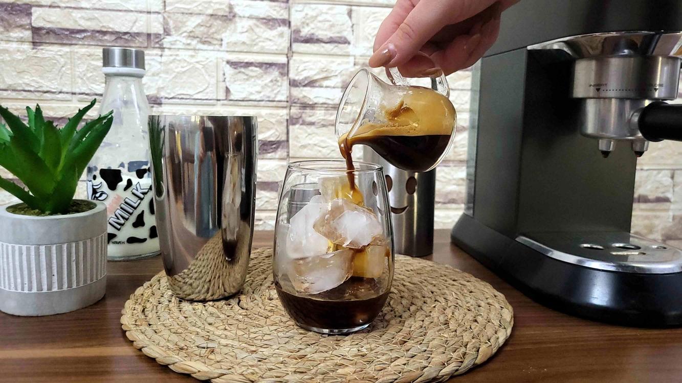 Pouring Double Espresso
