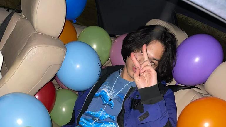 Feng with balloons