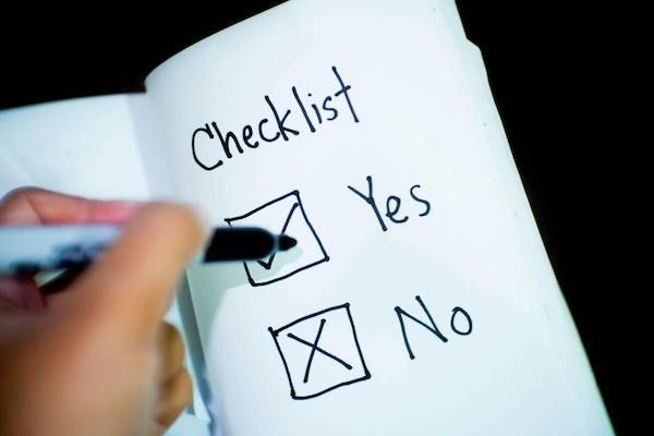 Hand writing a yes and no checklist Hand writing a yes and no checklist