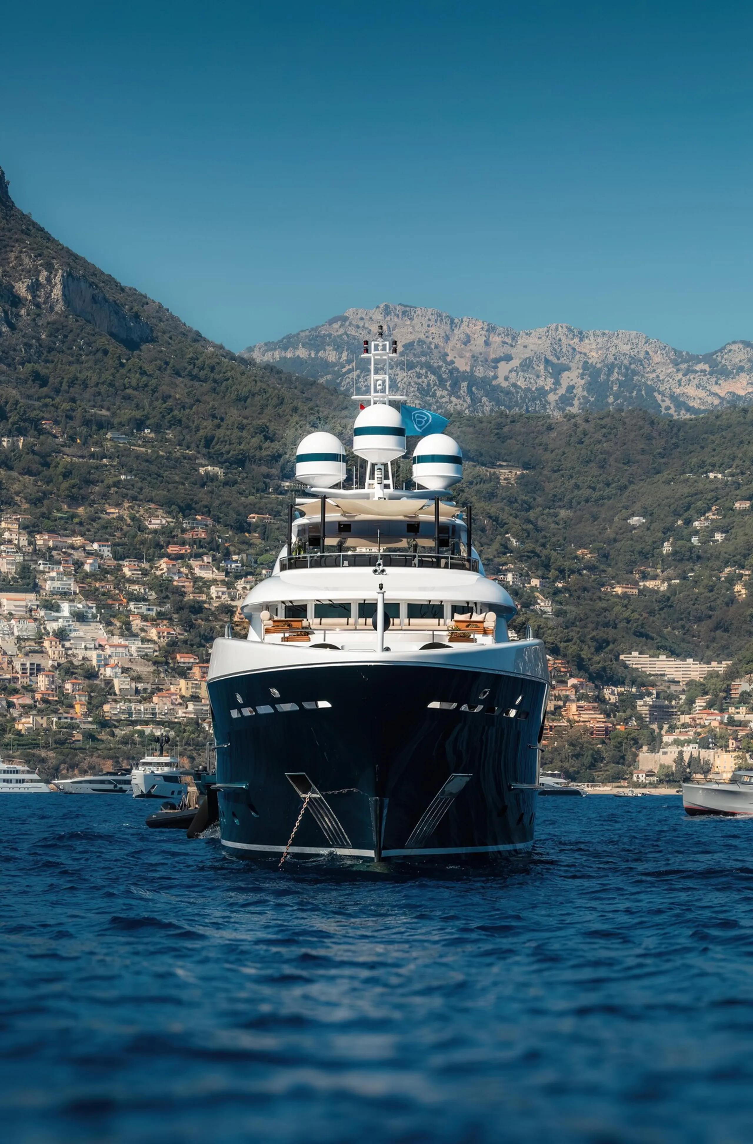 Heesen 47m - Photograph 2