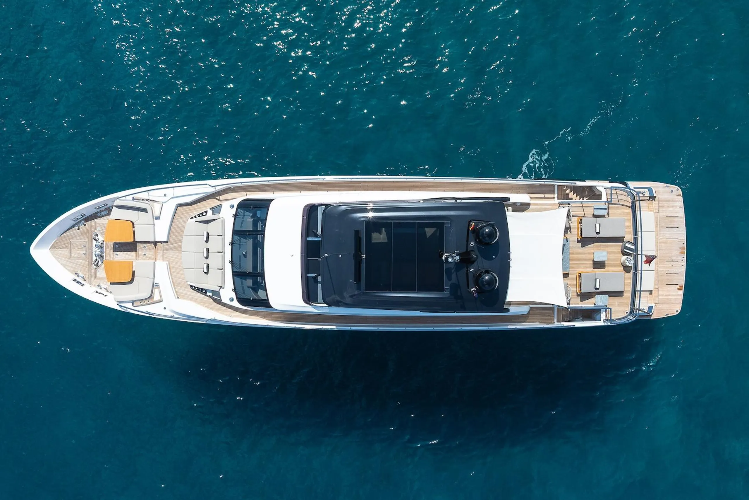 Ferretti 30m - Photograph 5