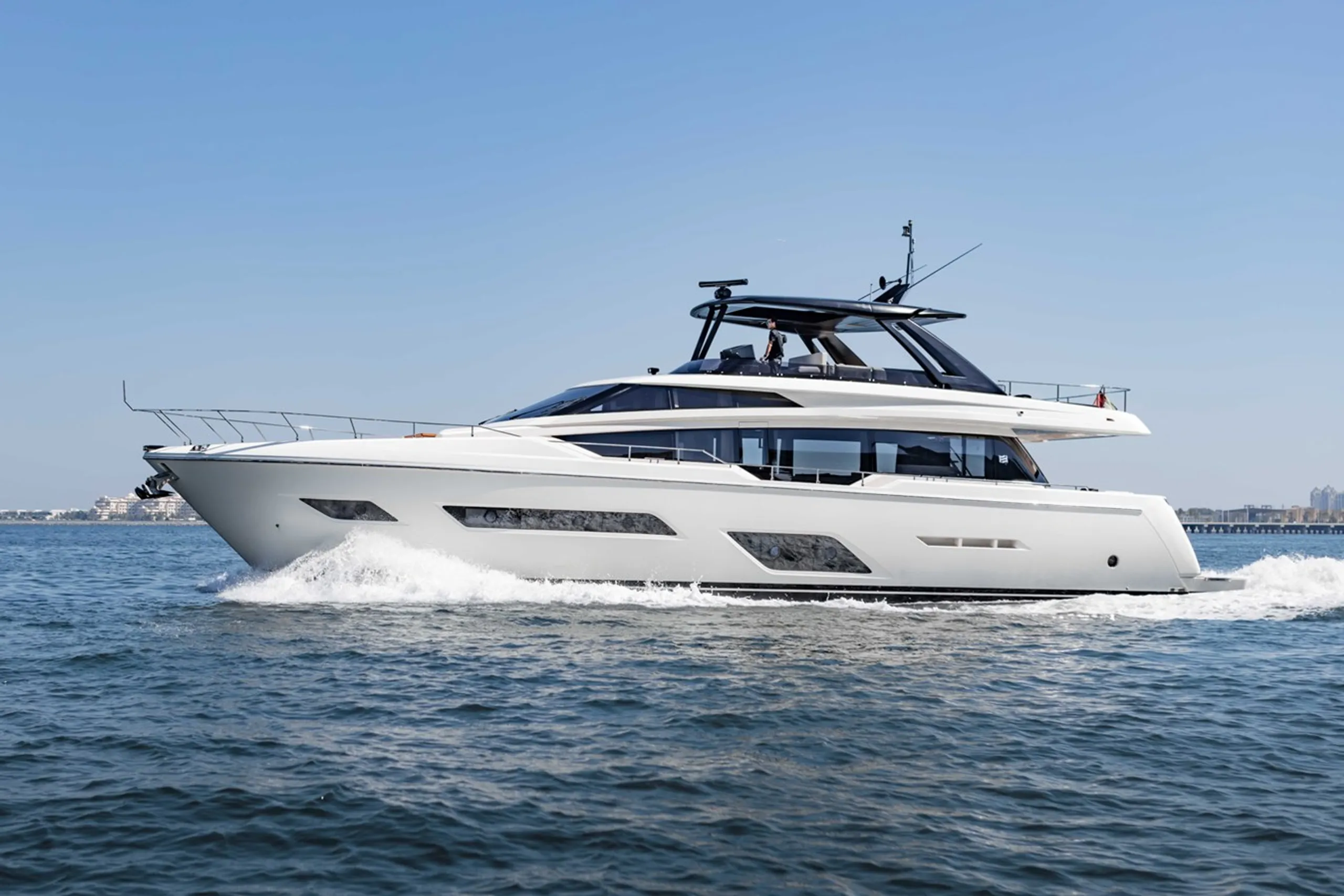 Ferretti 24m - Photograph 6