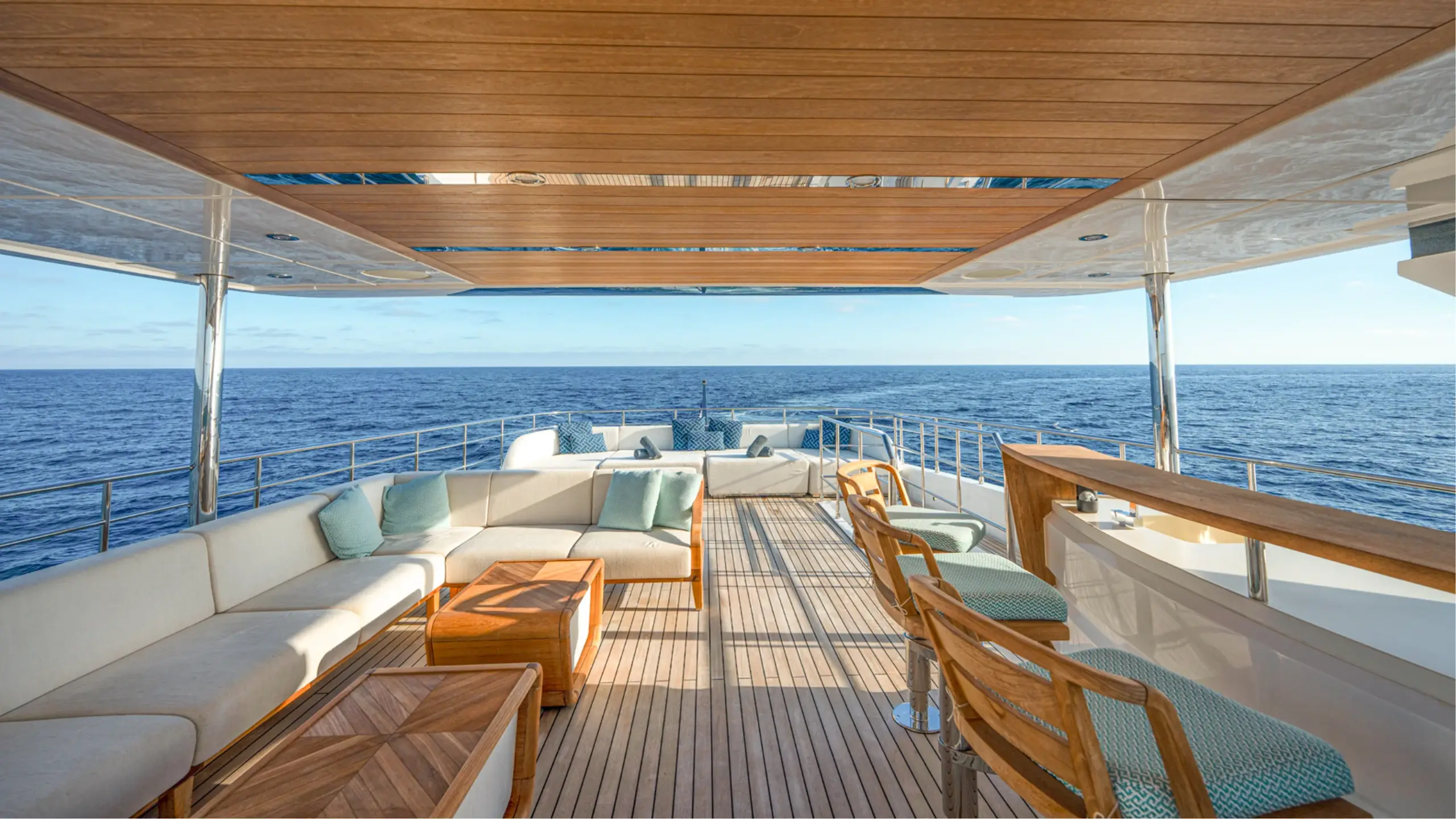 Gulf Craft - 37m — photograph 4
