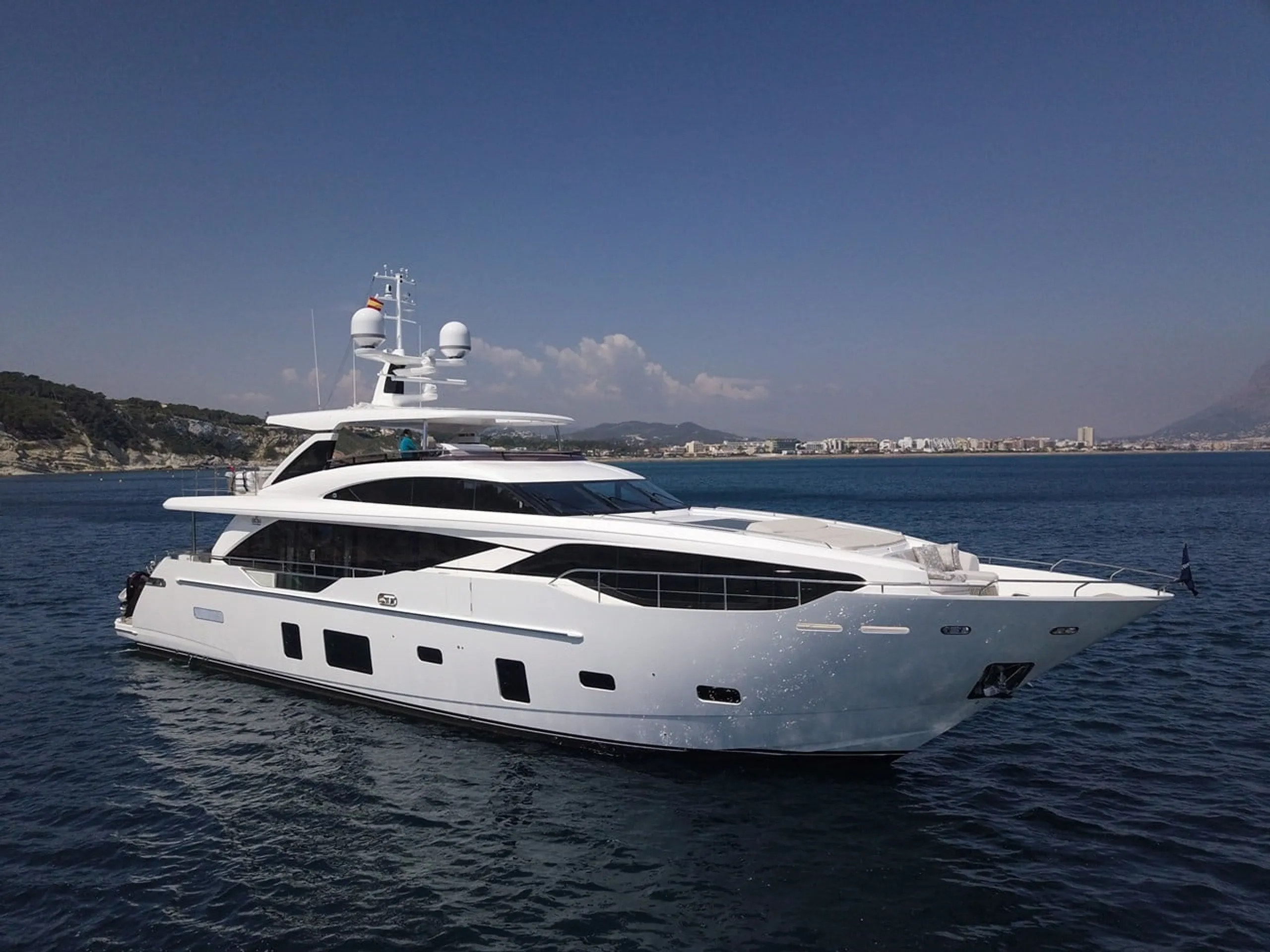 Princess Yachts 30m - Photograph 1