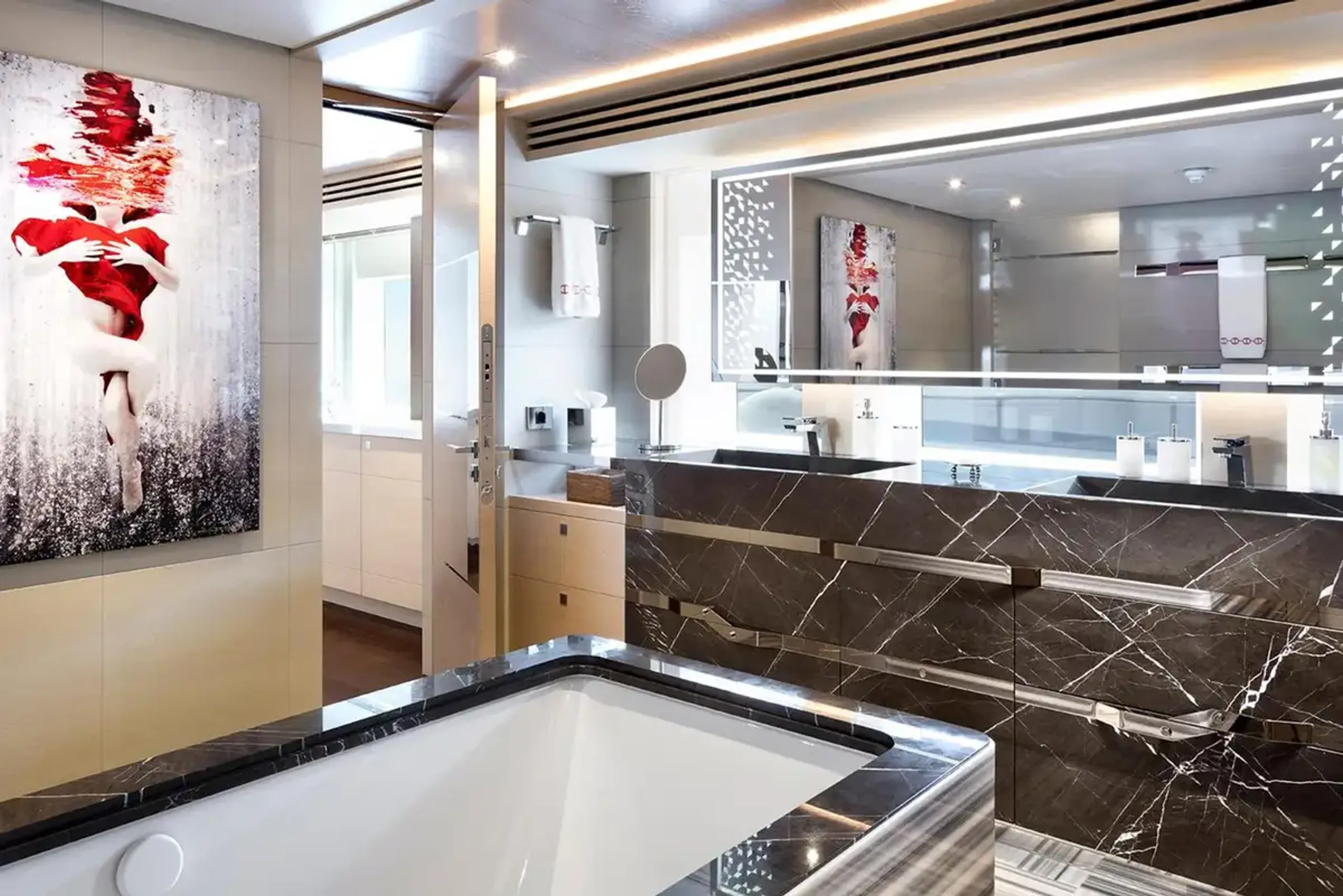 Heesen 47m - Photograph 6