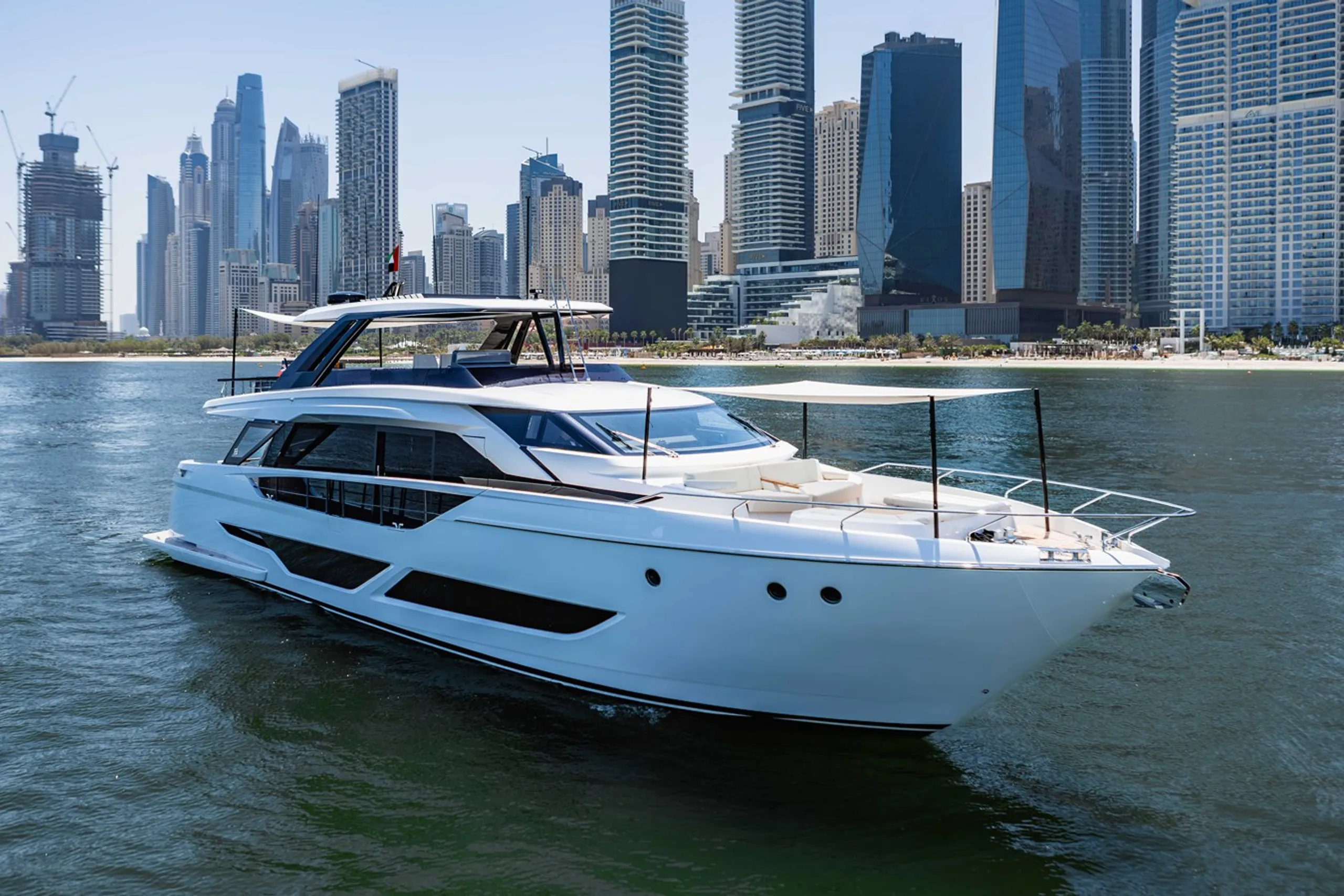 Ferretti 27m - Photograph 4