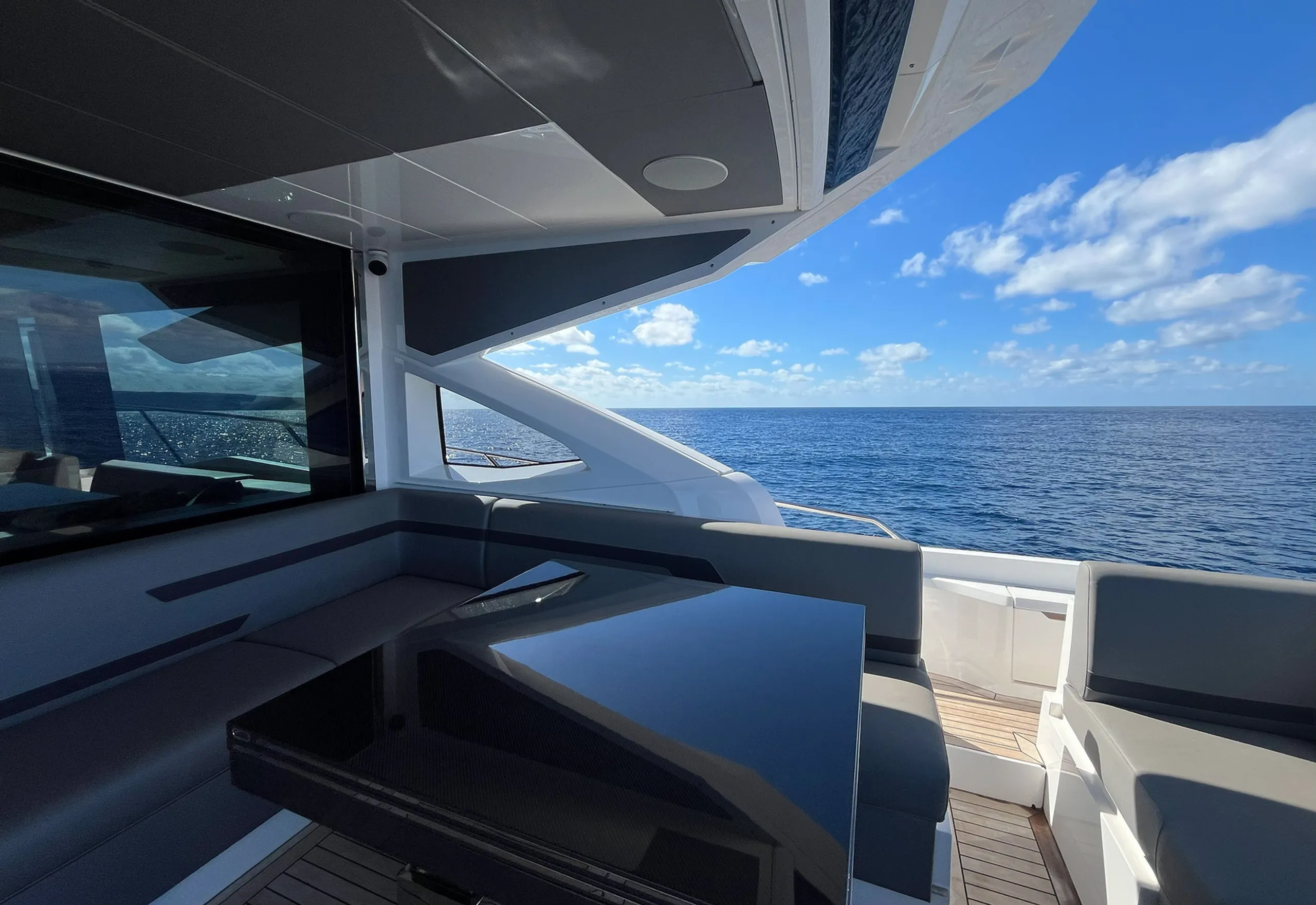 Sunseeker 23m - Photograph 4