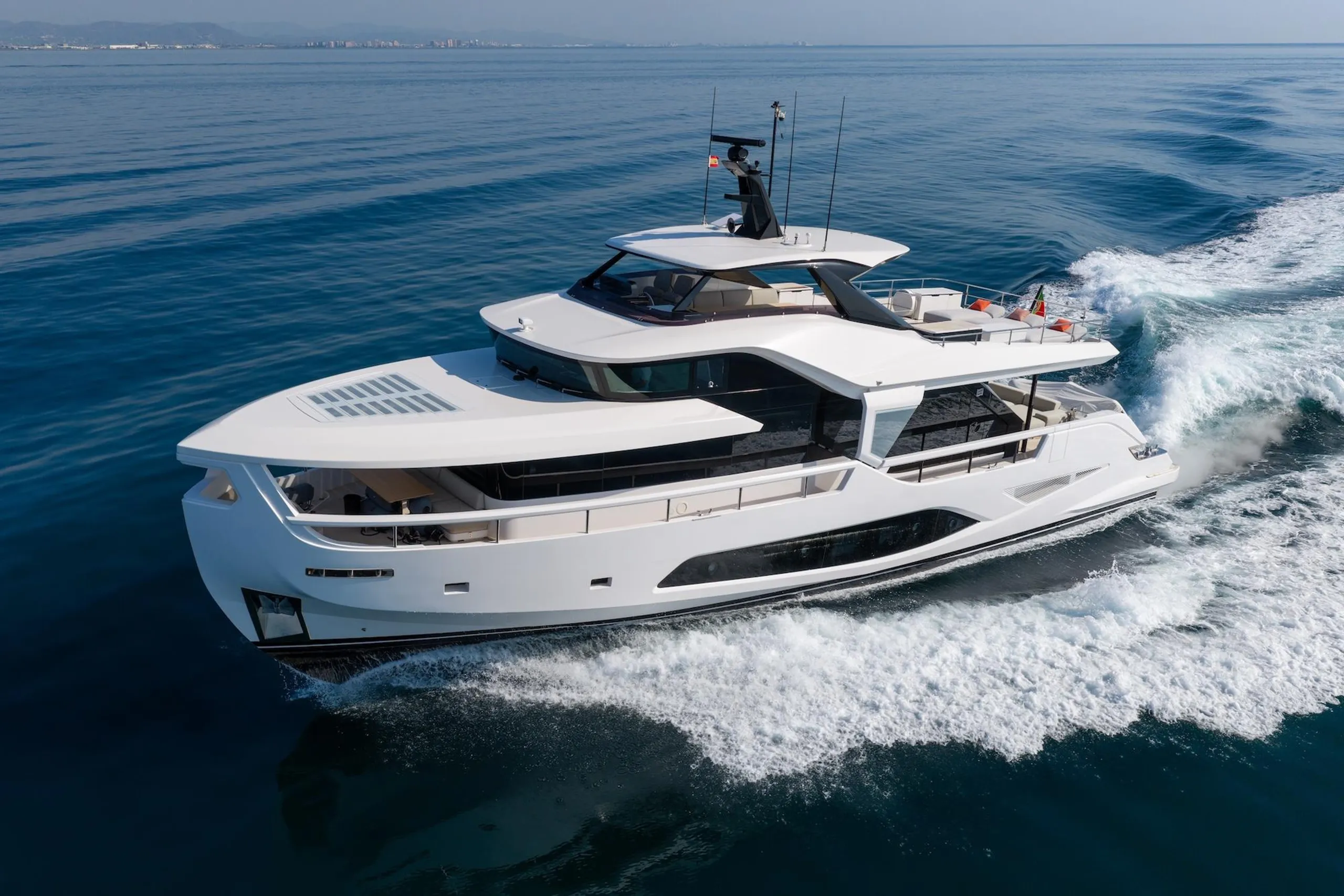 Ferretti 24m - Photograph 5