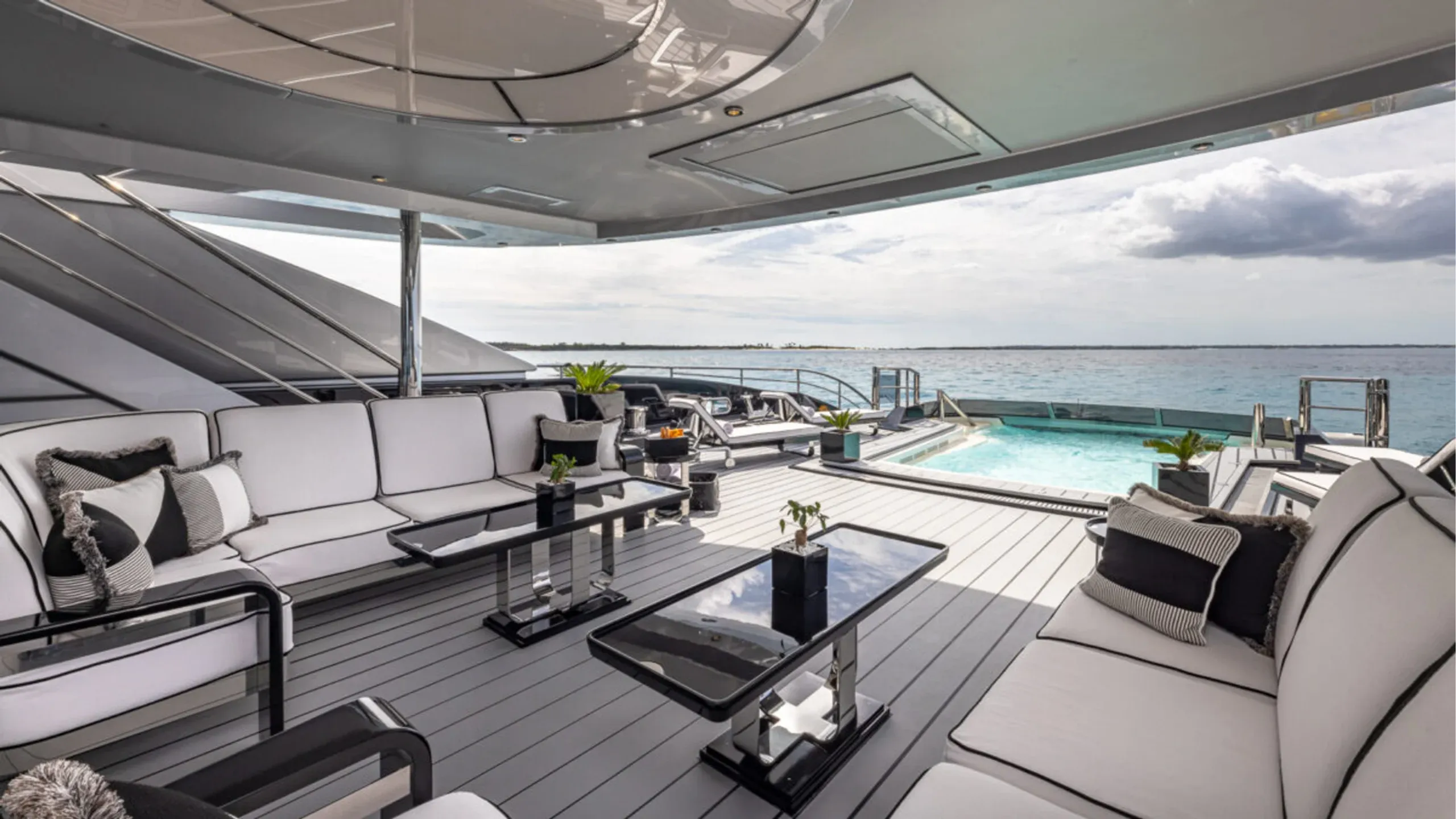 Isa Yachts 66.4m (photograph 5)