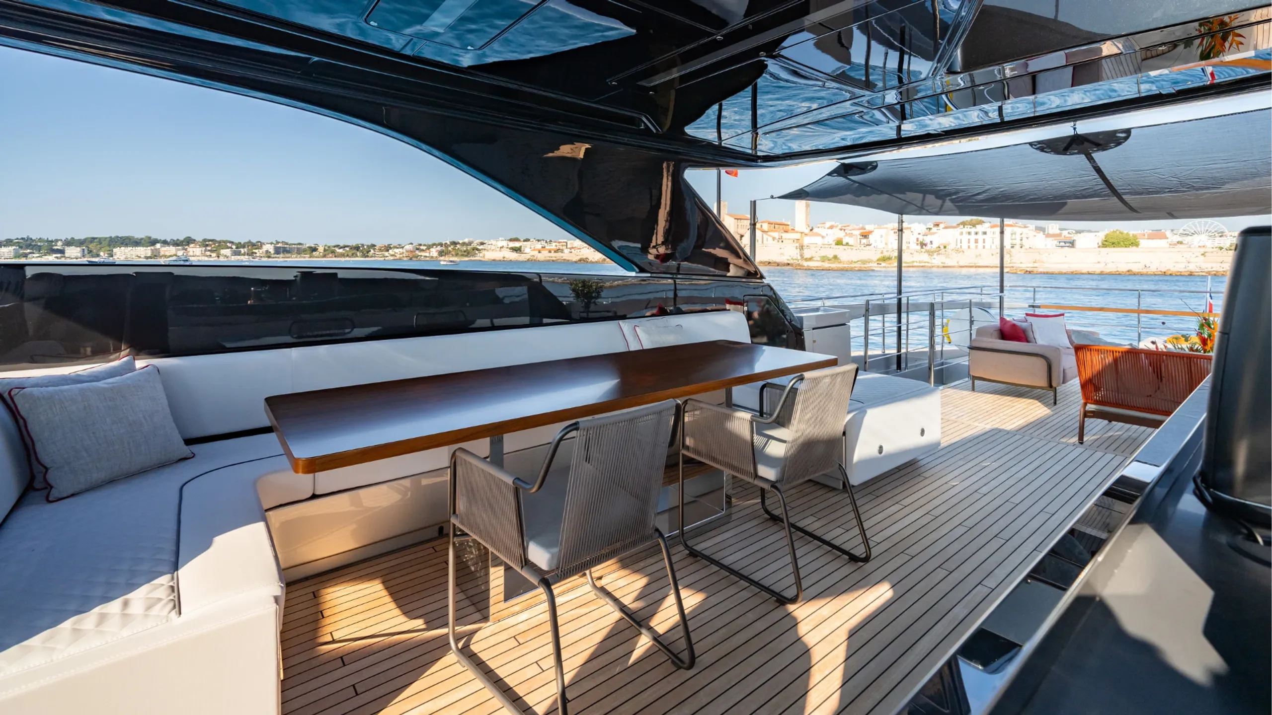 Riva 33.53m (photograph 5)