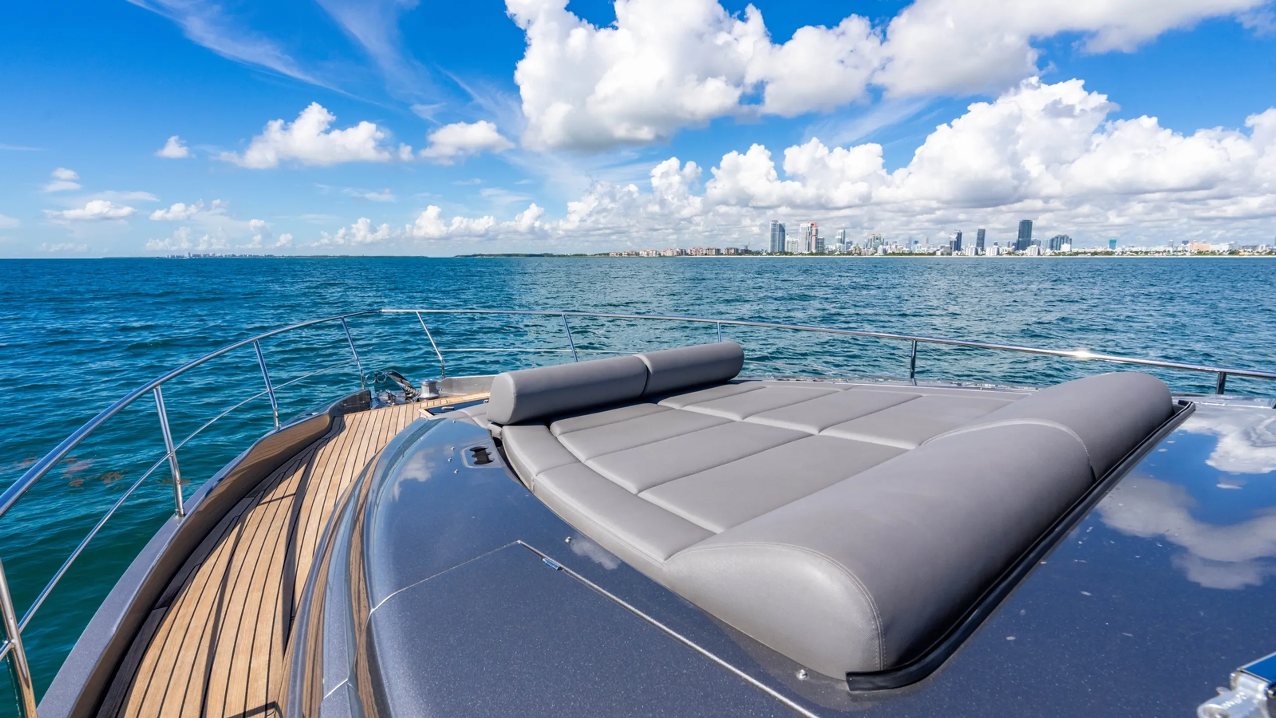 Pershing 21m - Photograph 5