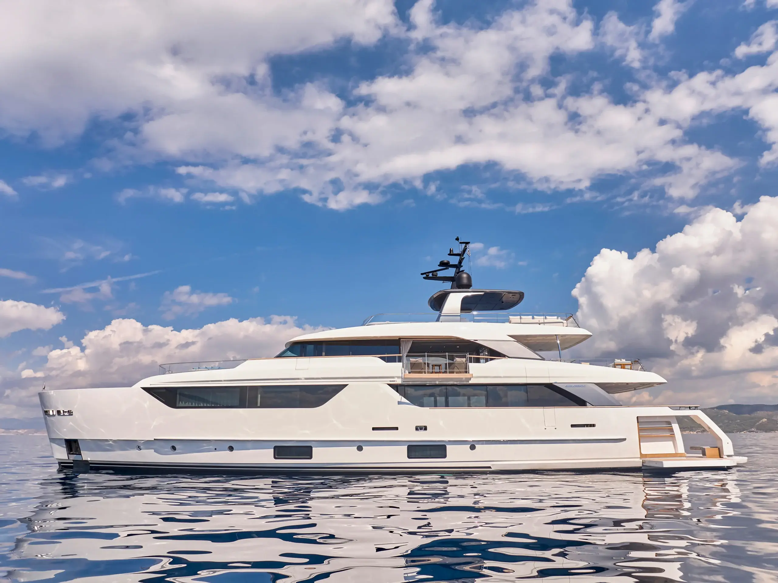 Sanlorenzo 36-metre at anchor