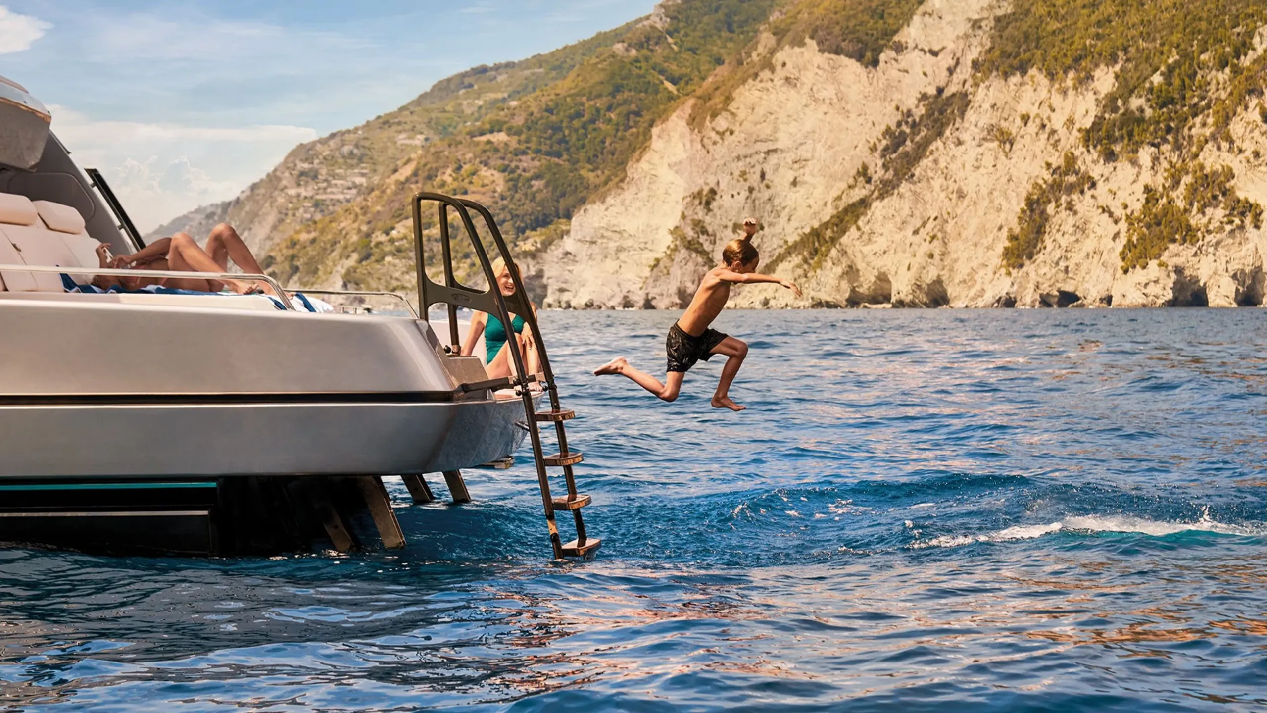 Riva 30.34m (photograph 2)