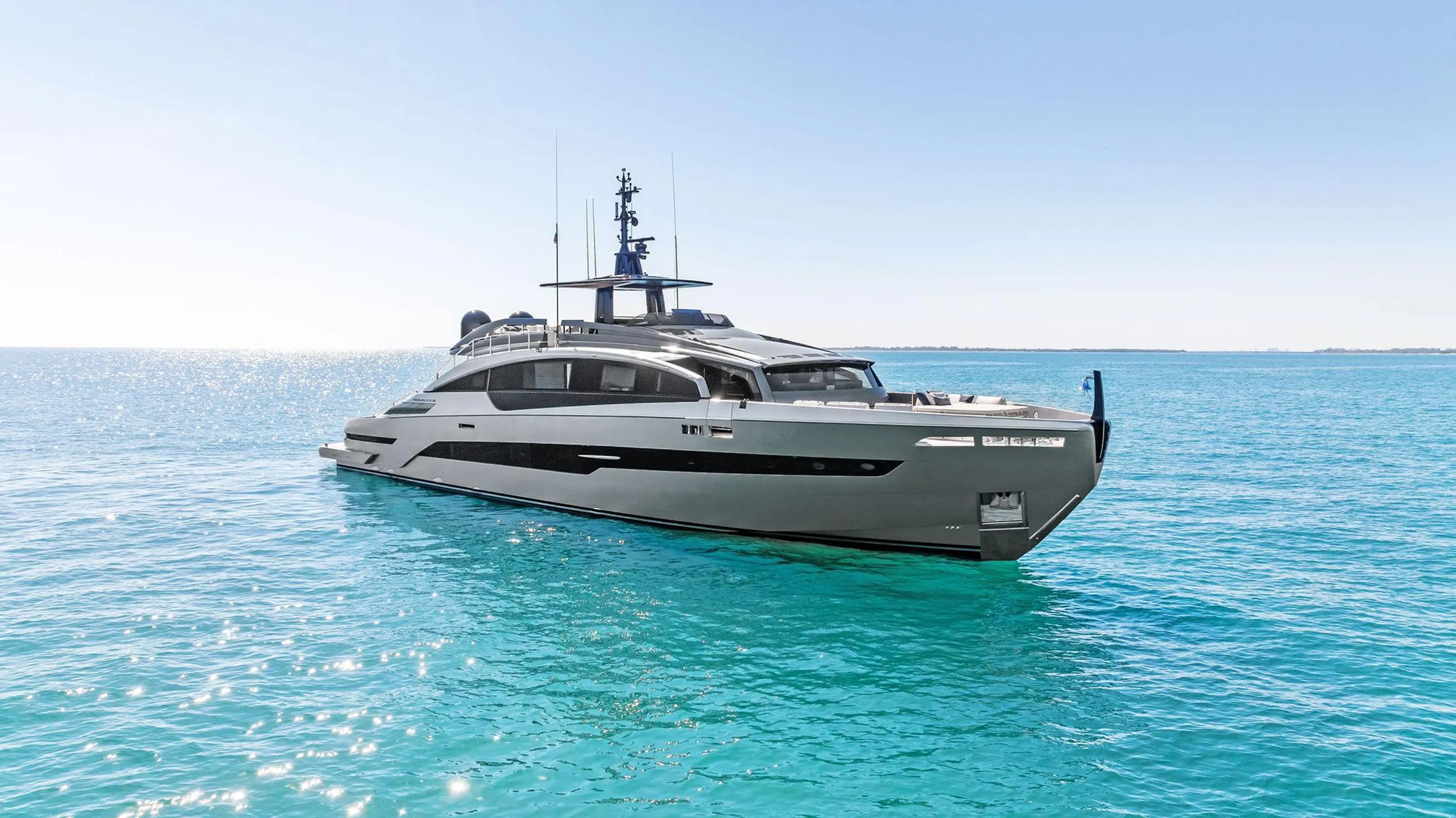 Pershing 35m - Photograph 2