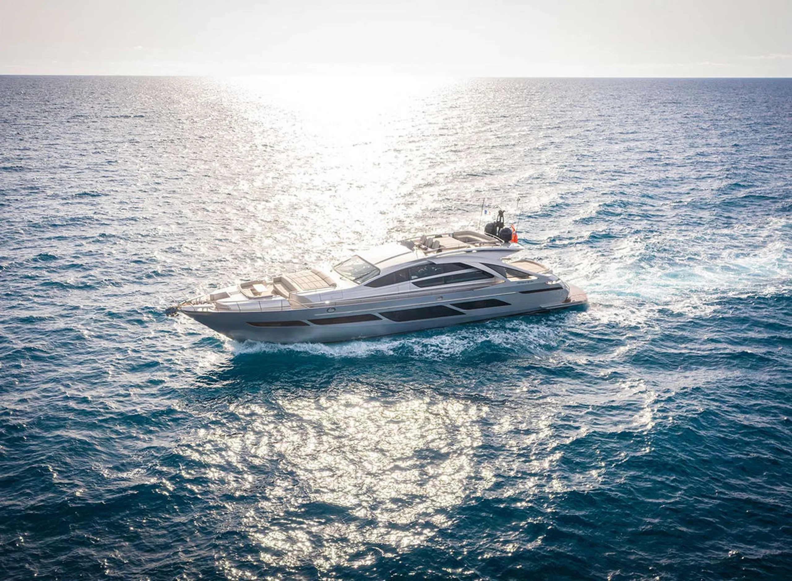 Pershing 28m - Photograph 2