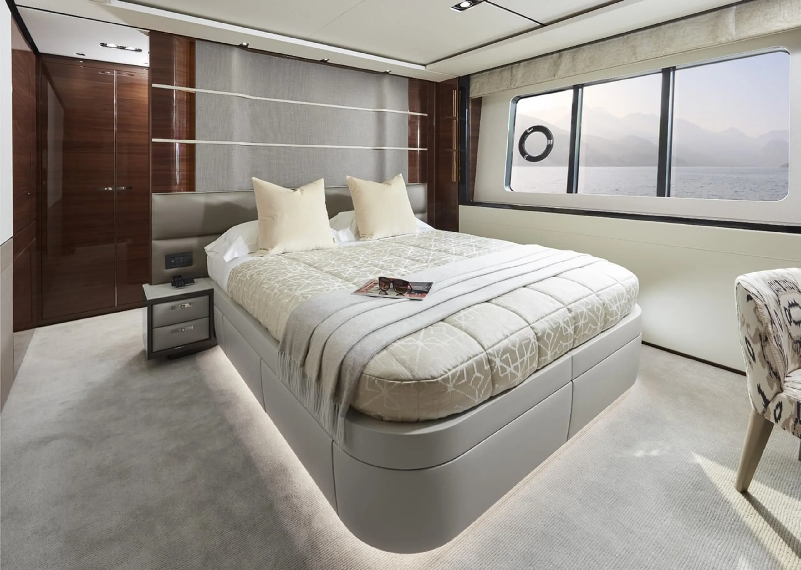 Princess Yachts 30m - Photograph 8