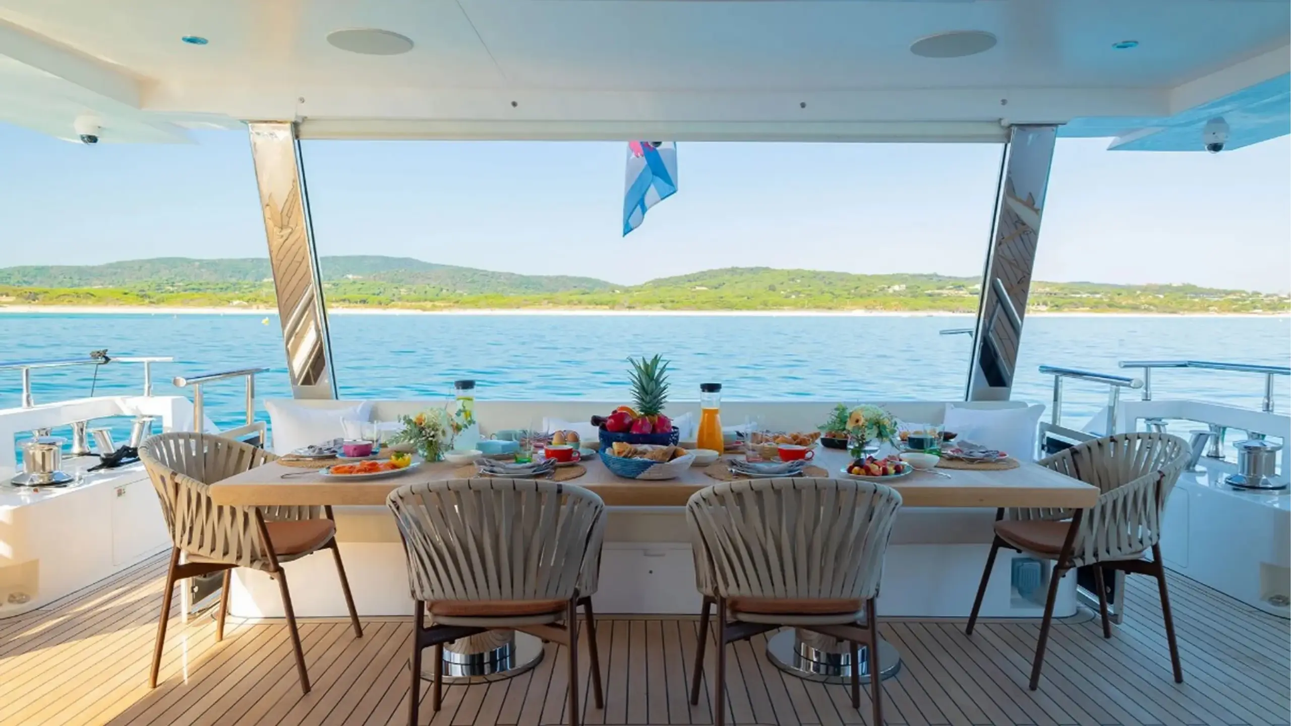 Majesty Yachts 33m — photograph 9