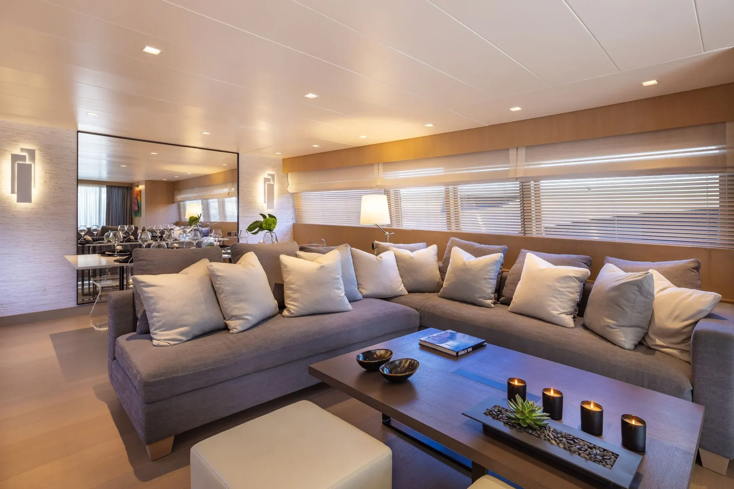 Admiral Yachts 30.8m (photograph 4)