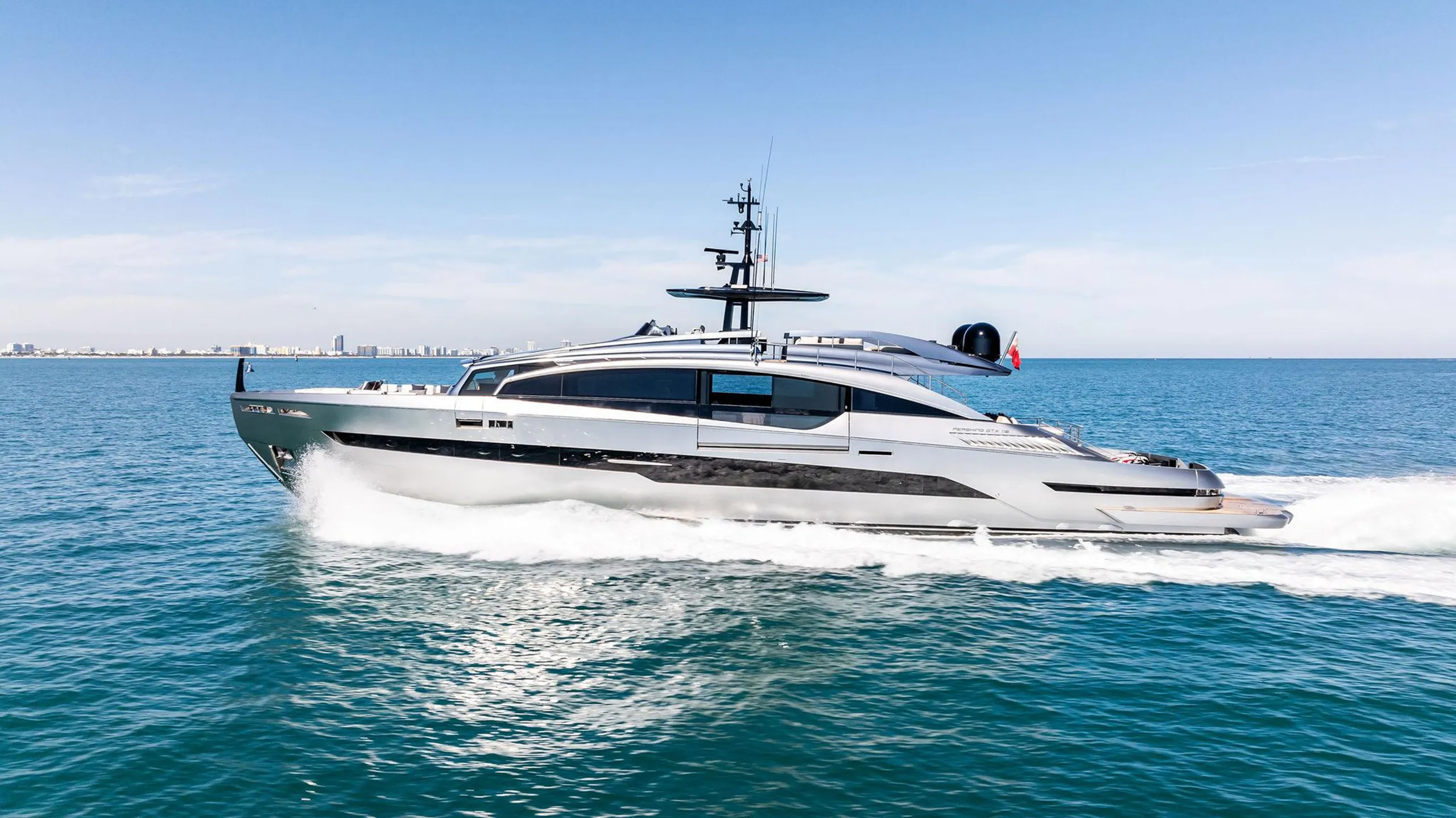 Pershing 35m - Photograph 1