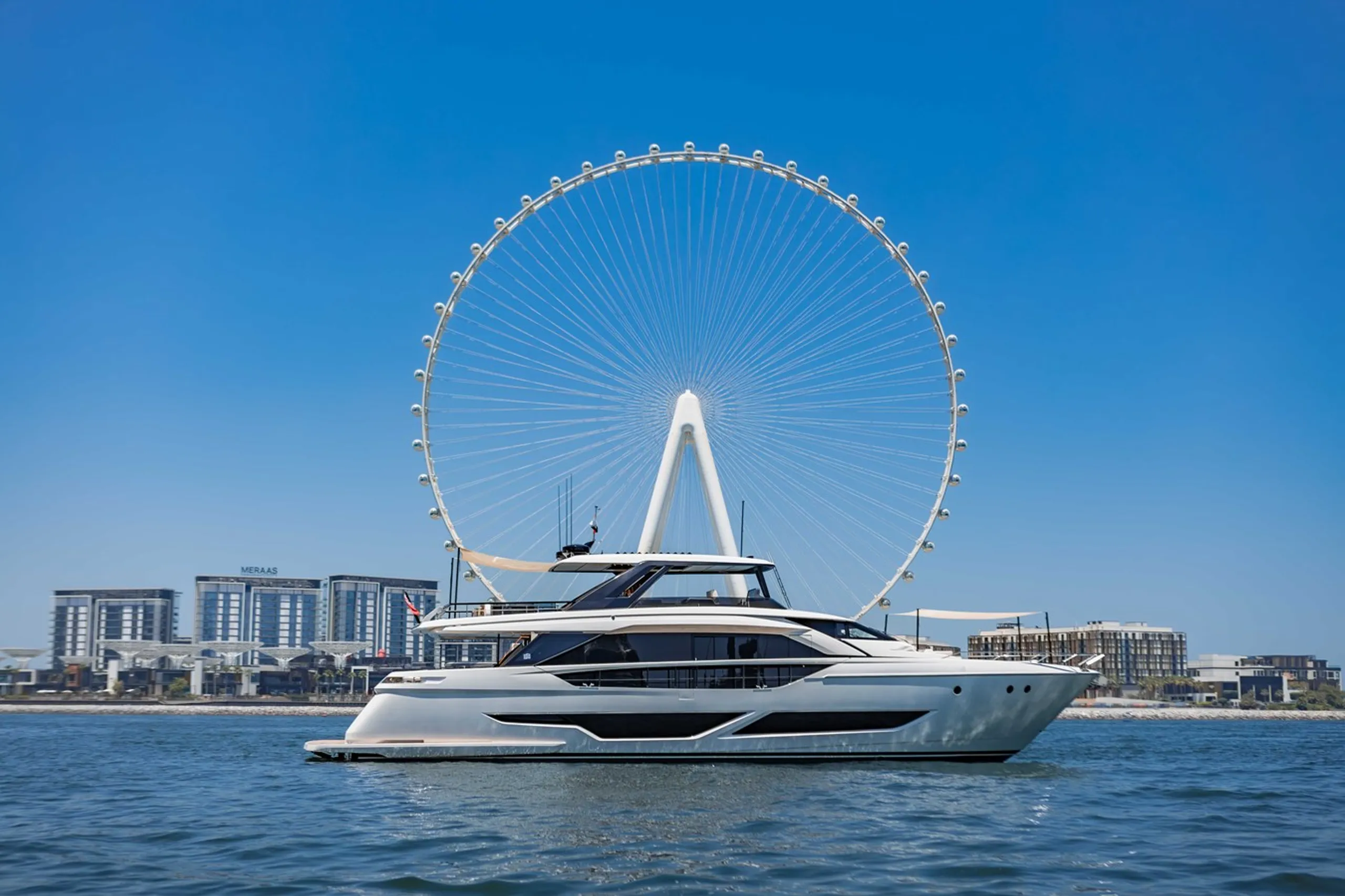 Ferretti 27m - Photograph 3