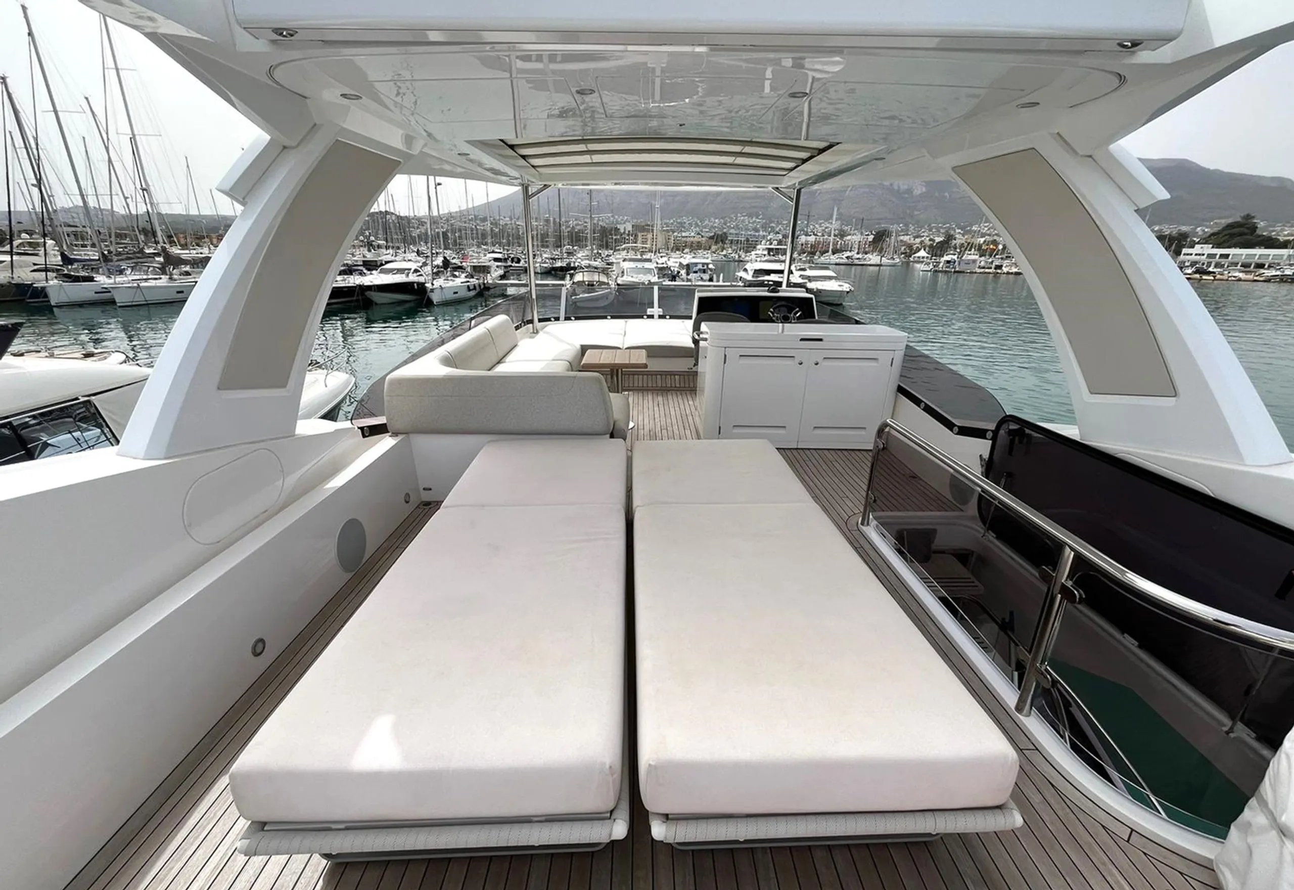 Sunseeker 21m - Photograph 2