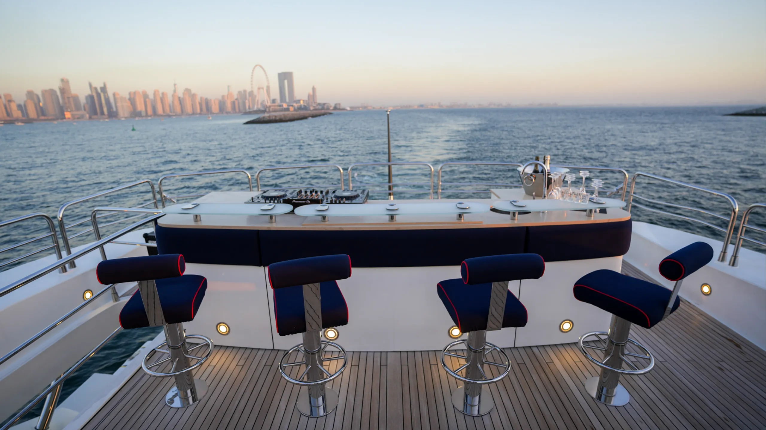 Sunseeker 40m - Photograph 4