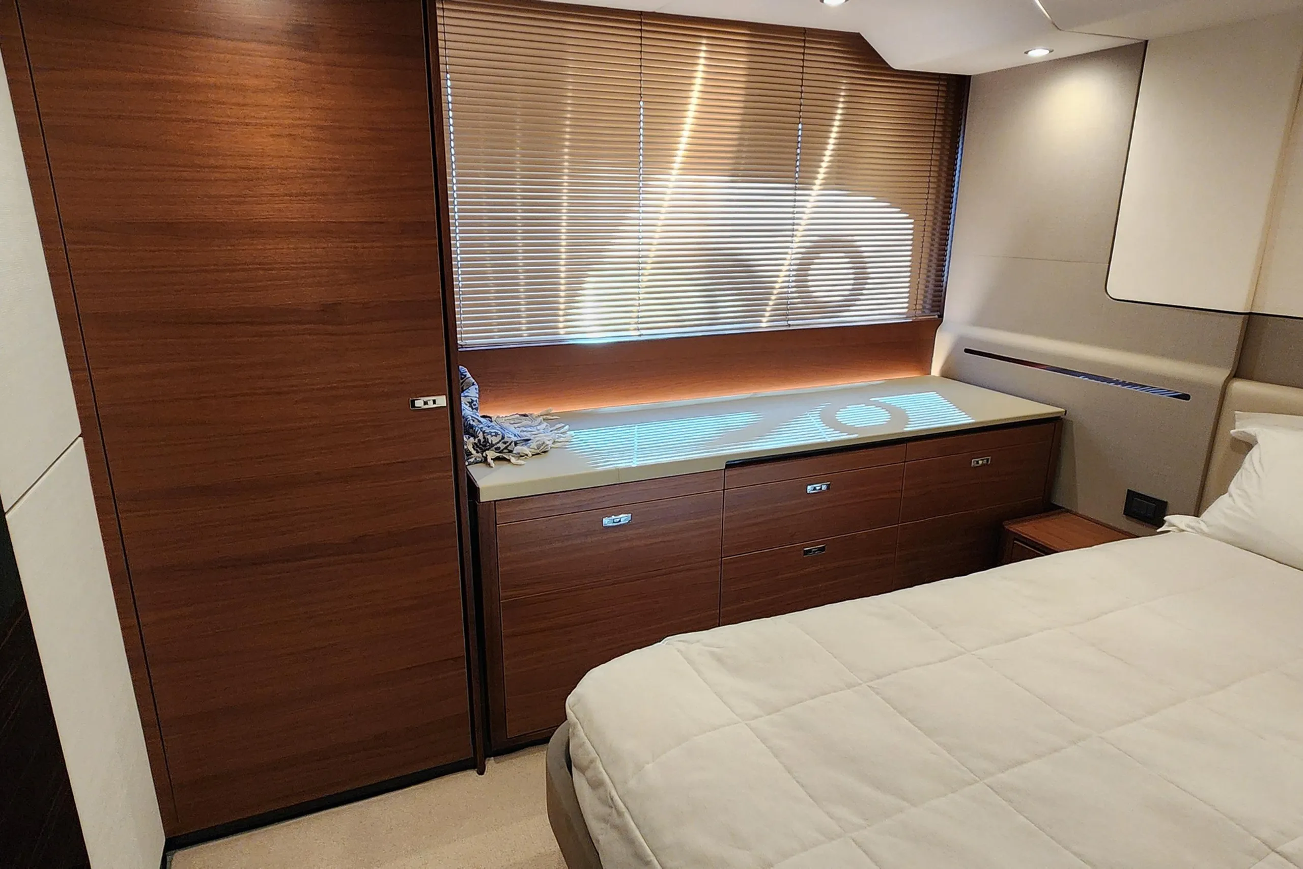 Princess Yachts 19m - Photograph 6