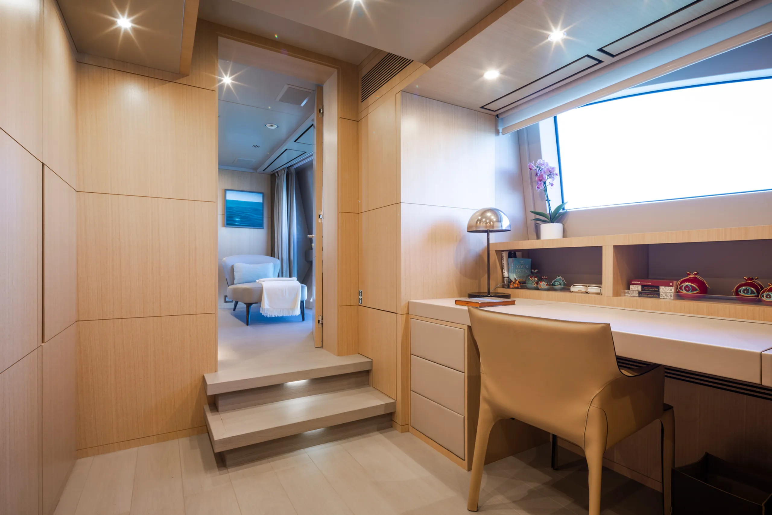 Benetti 40m - Photograph 6