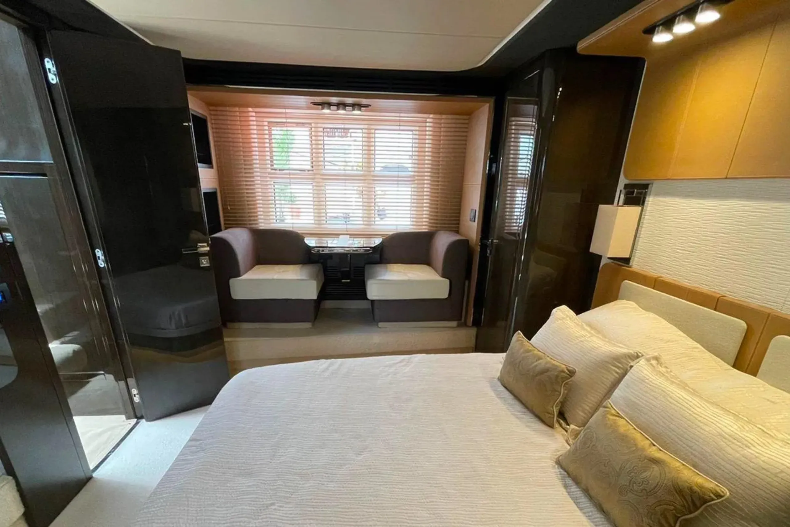 Azimut 23m - Photograph 6