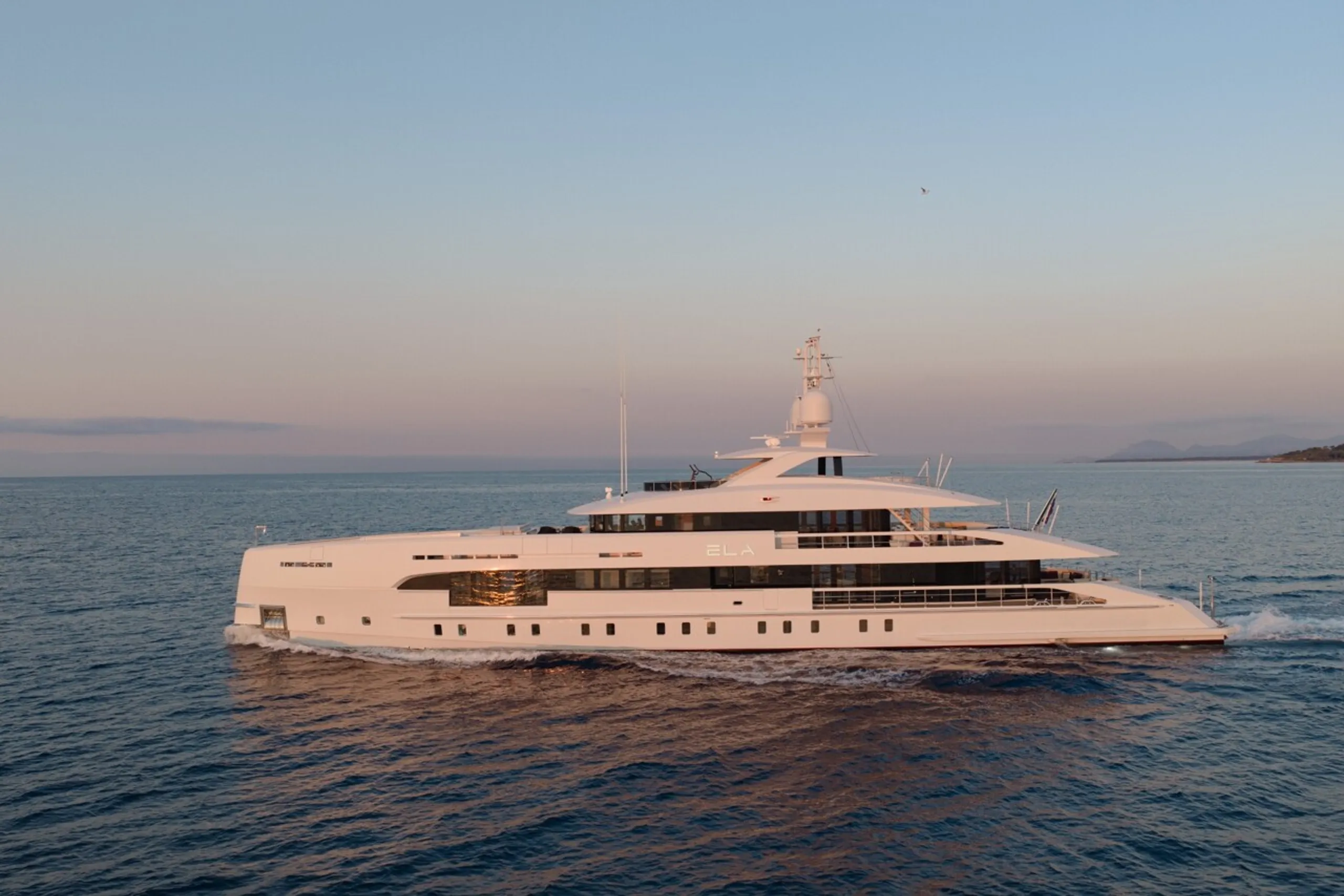 Heesen 50m - Photograph 2