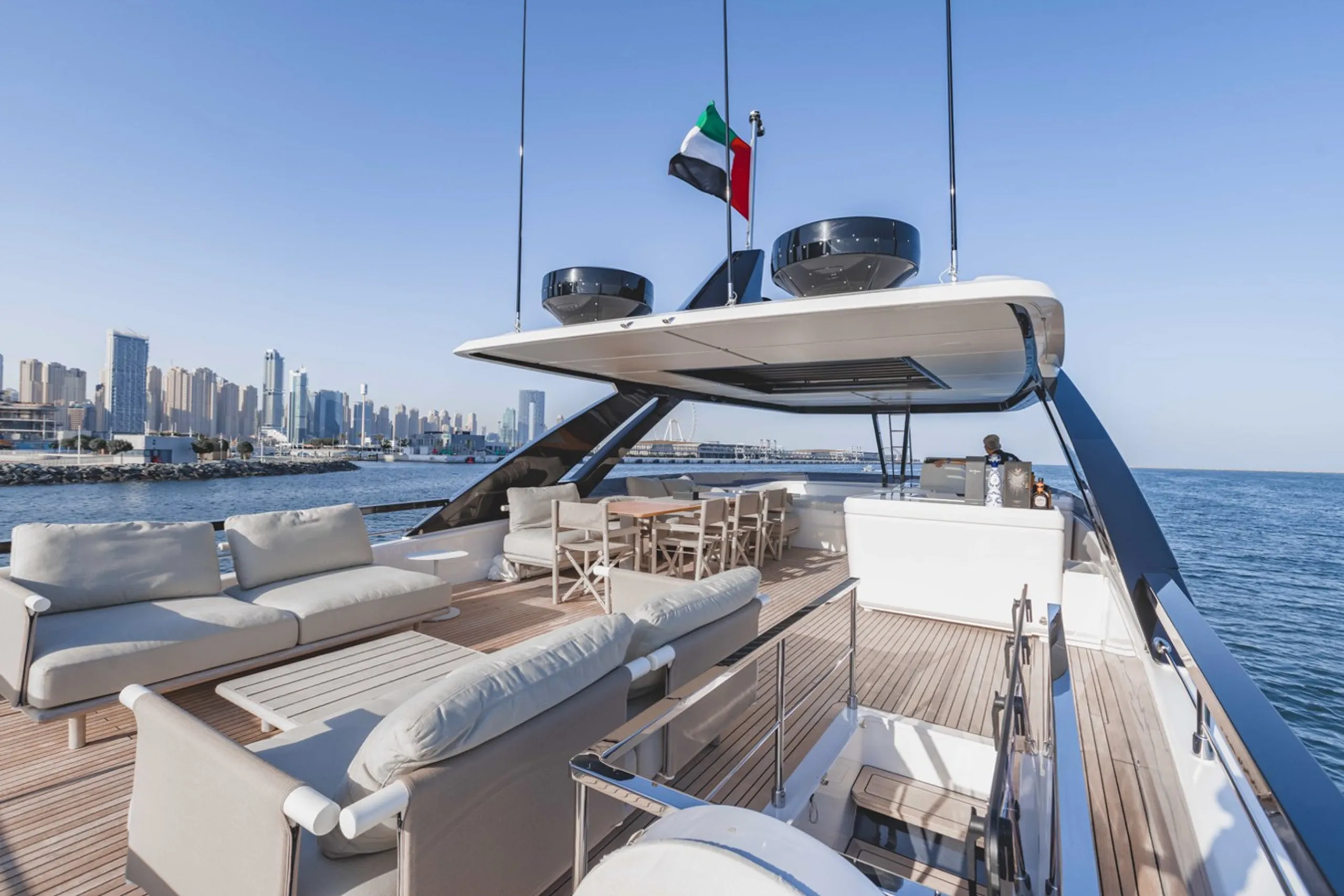Ferretti 27m - Photograph 5