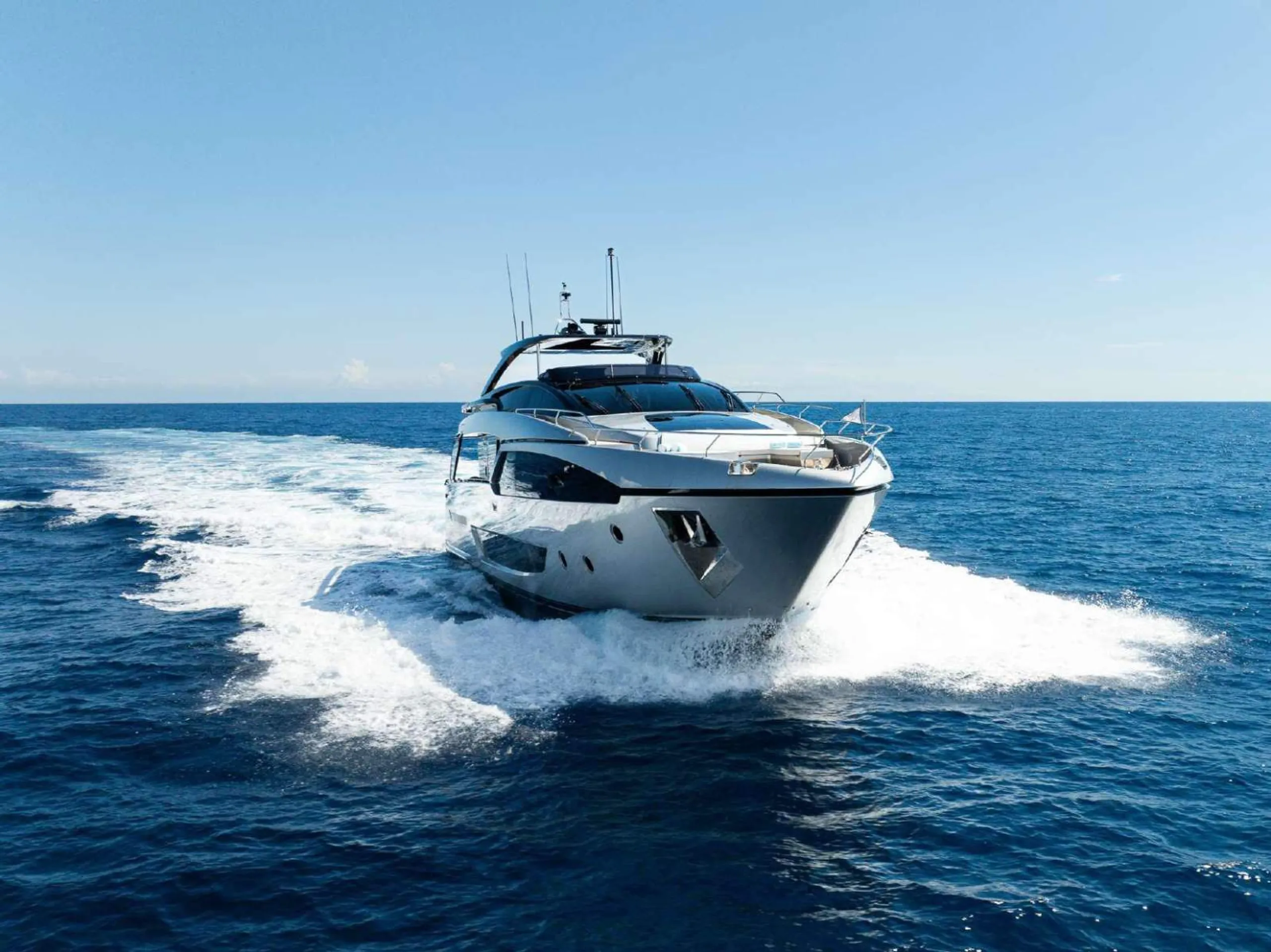 Riva 28m - Photograph 6