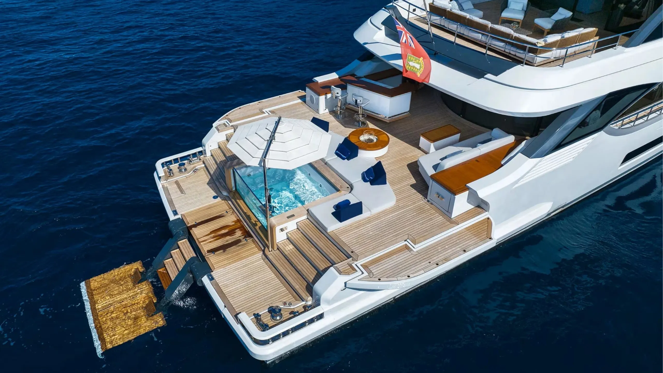 Benetti 34.36m (photograph 3)